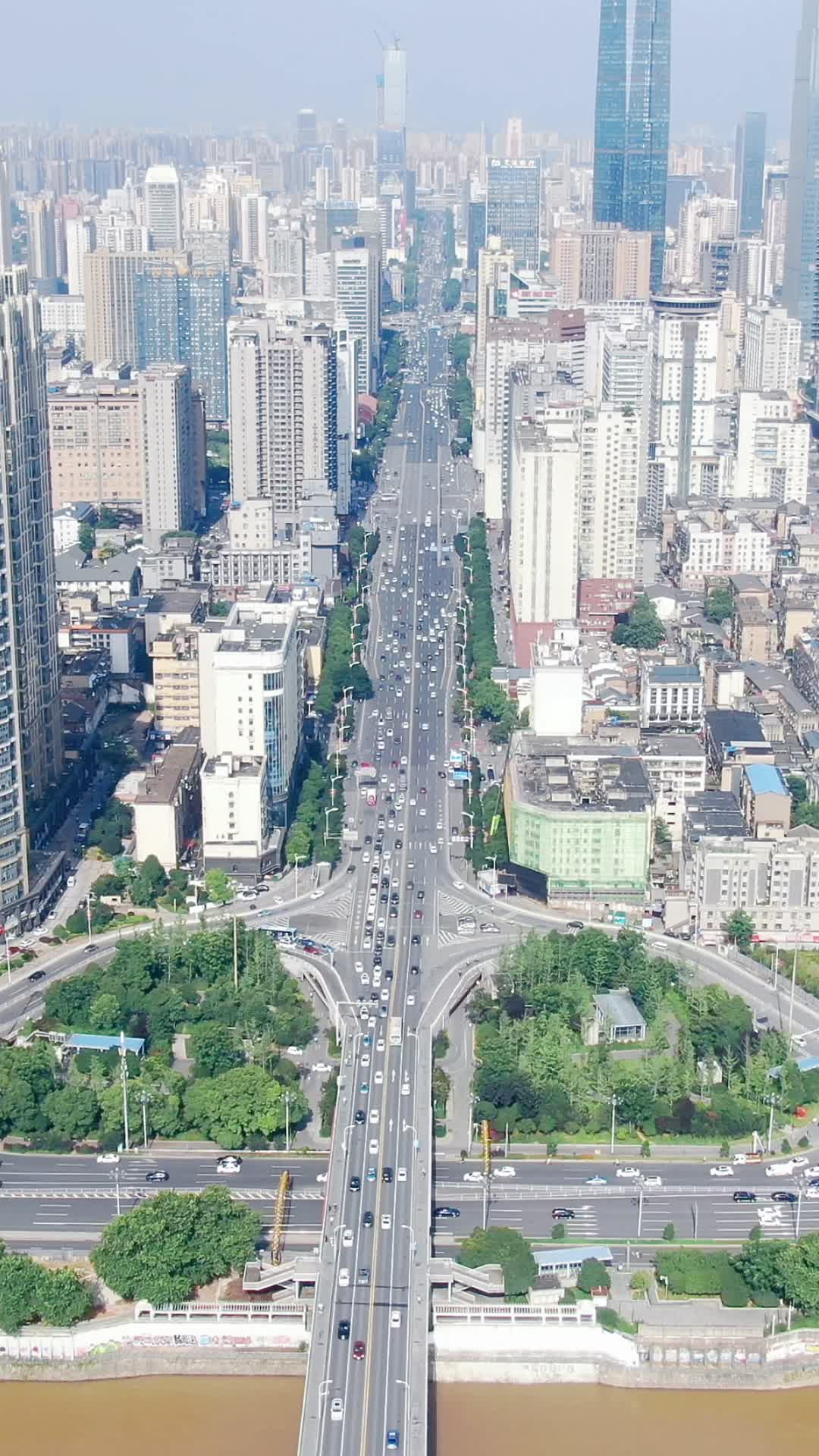 城市航拍湖南长沙五一大道拥堵交通视频的预览图