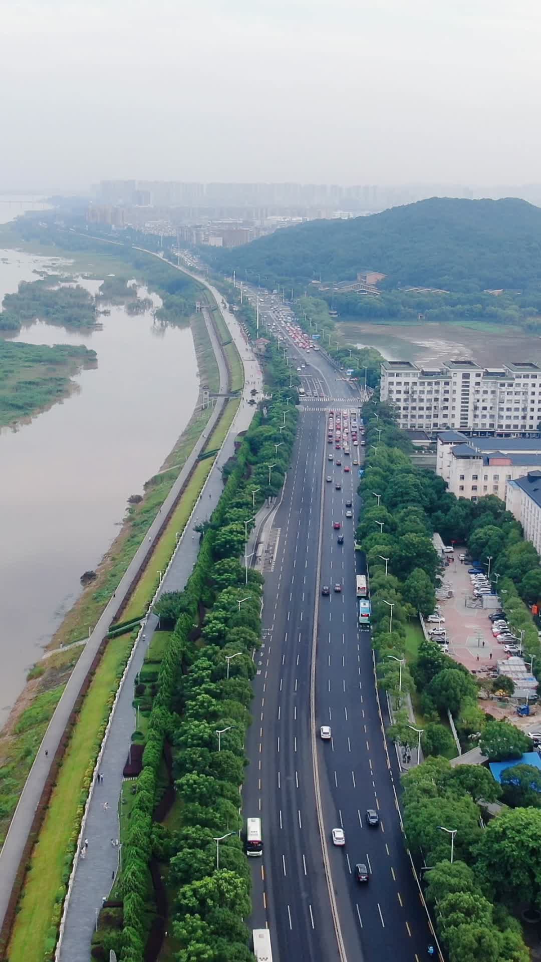 城市航拍湖南长沙湘江中路交通视频的预览图