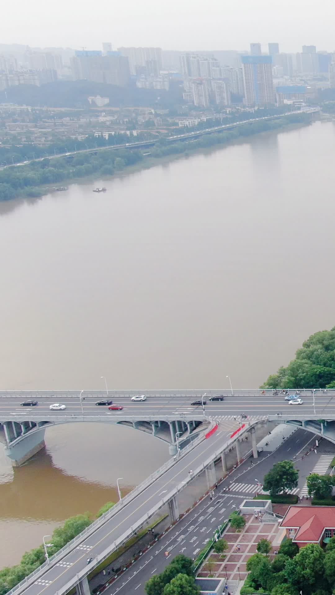 城市航拍湖南长沙湘江风光竖屏视频的预览图