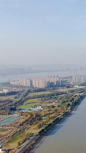 城市航拍江苏南京夹江风光竖屏视频的预览图