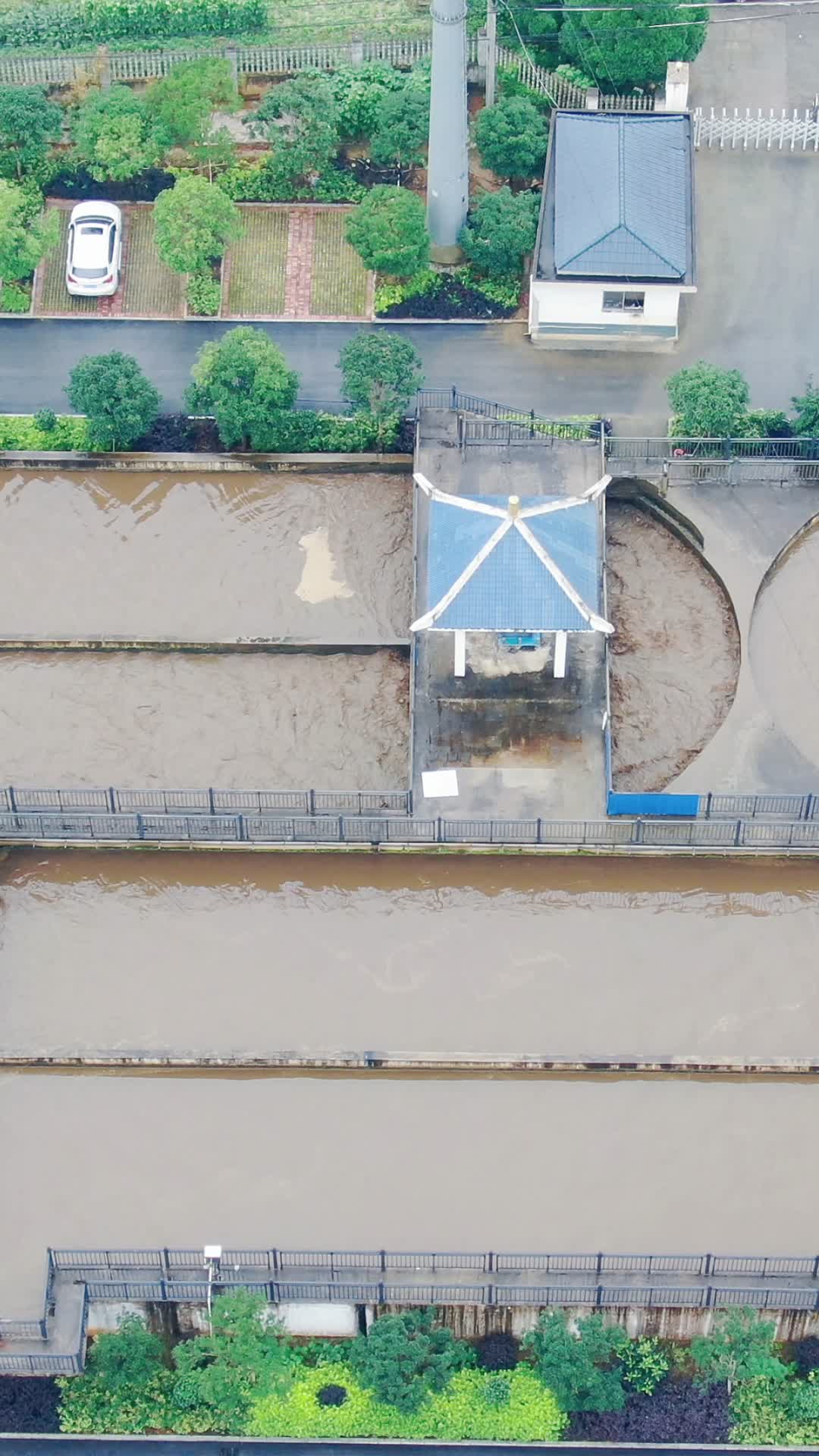 城市航拍污水处理厂竖屏视频的预览图