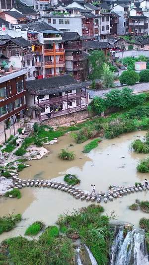 高清航拍湖南芙蓉镇视频的预览图