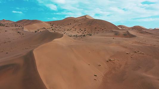 自然沙漠戈壁荒漠沙丘生态治理视频的预览图