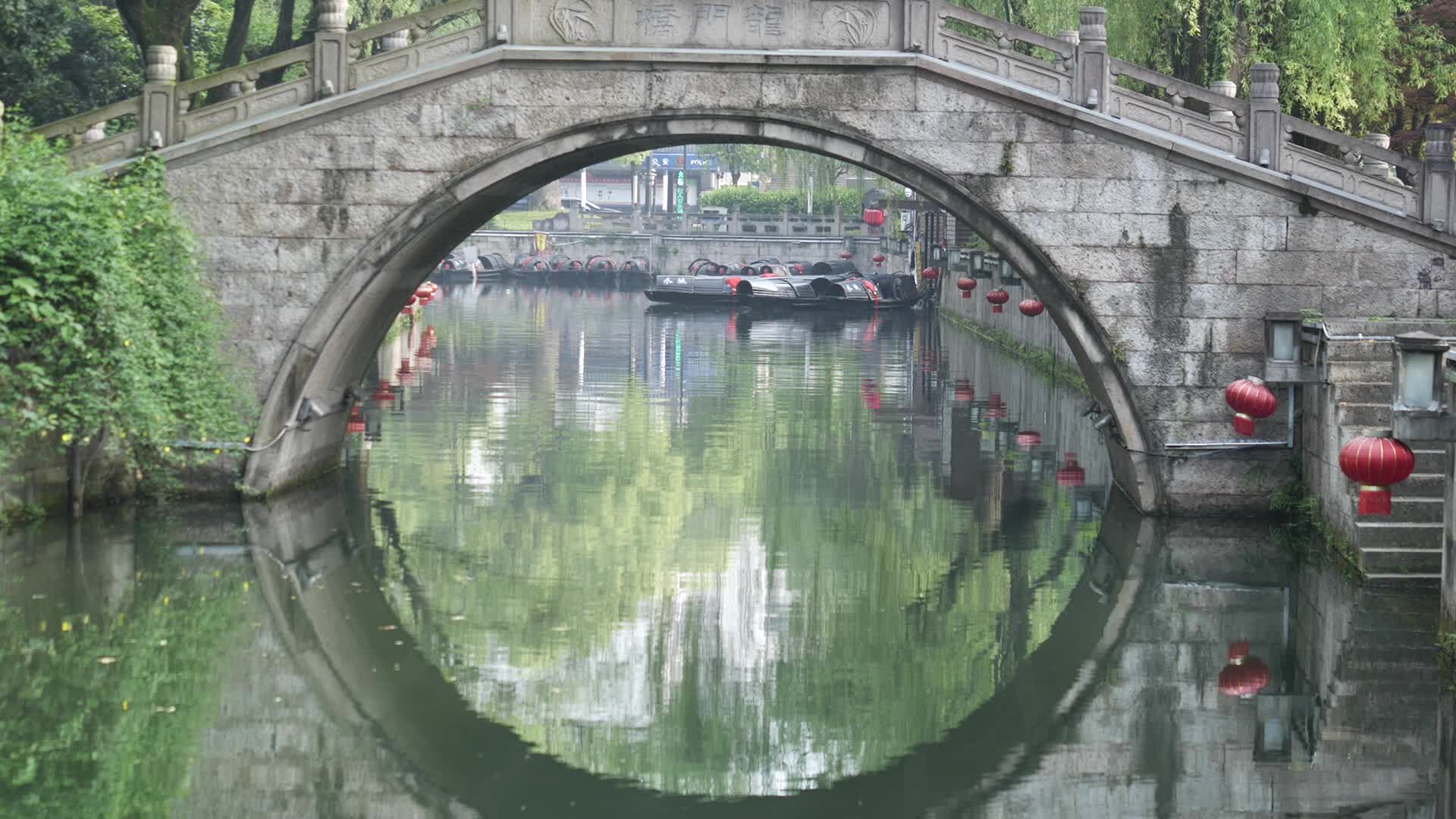 绍兴仓桥直街江南水乡视频的预览图