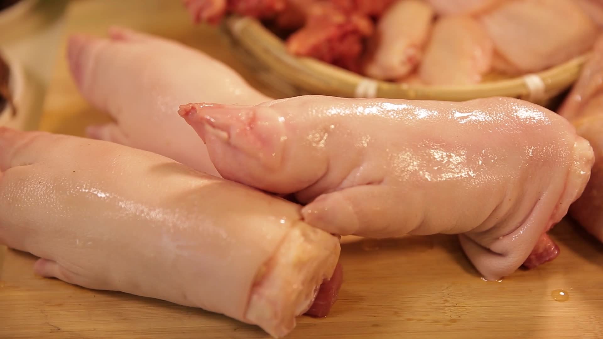 镜头合集各种肉类猪肉鸡肉炖肉食材视频的预览图