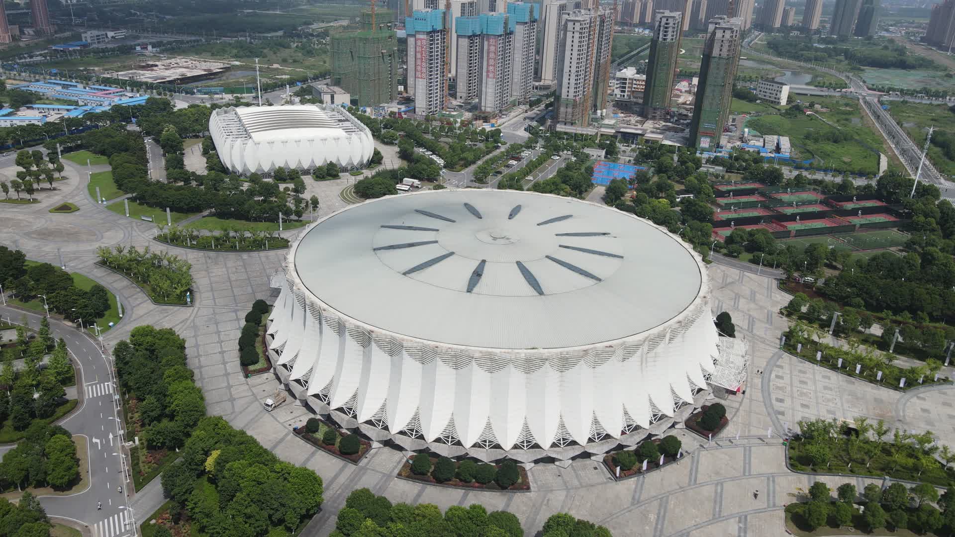 航拍湖北荆州市体育中心视频的预览图