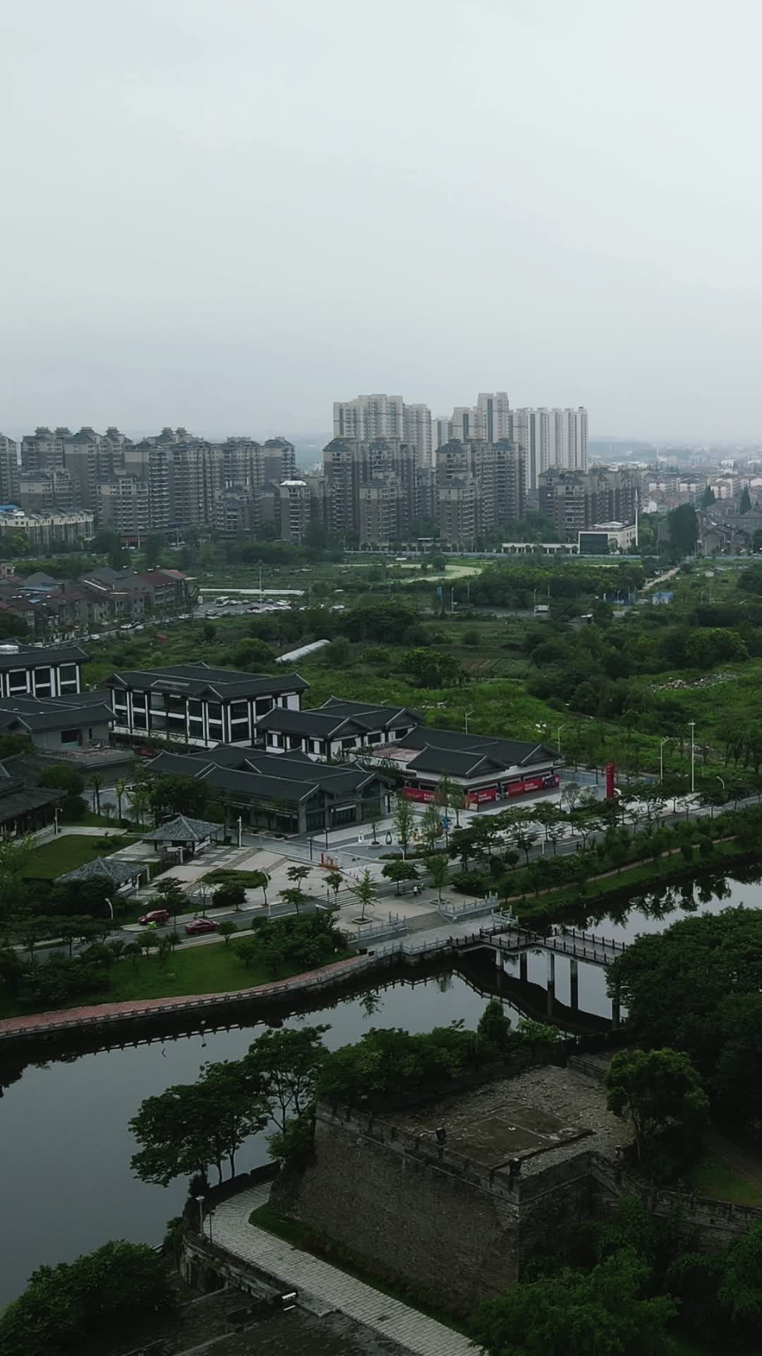 航拍湖北荆州城市风光地标建筑视频的预览图
