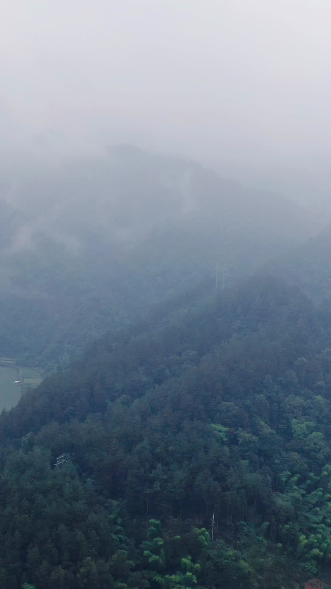 大自然清晨山间云雾缭绕竖屏航拍视频的预览图