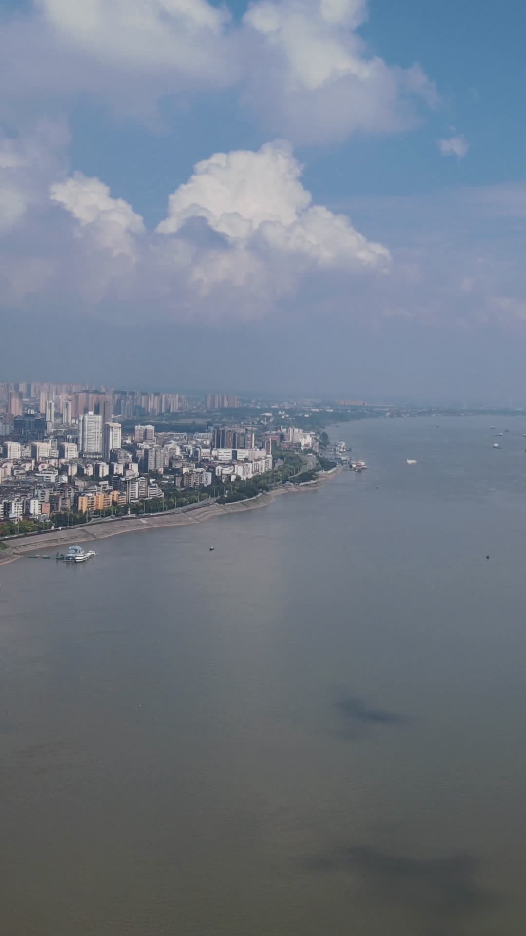 航拍湖北荆州长江风光视频的预览图
