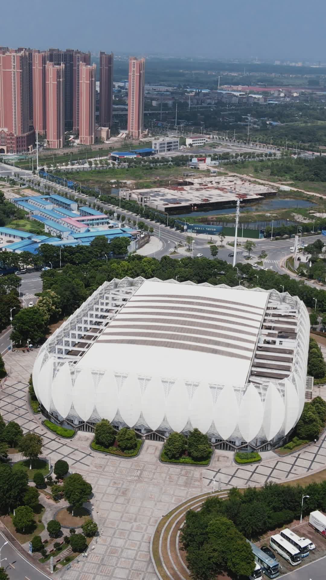 航拍湖北荆州体育中心体育馆视频的预览图