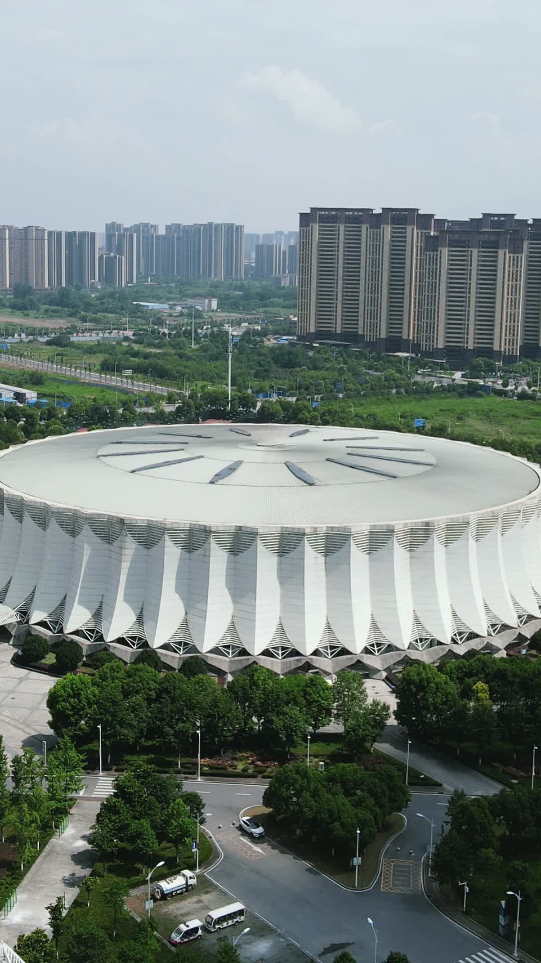 航拍湖北荆州体育中心体育馆视频的预览图