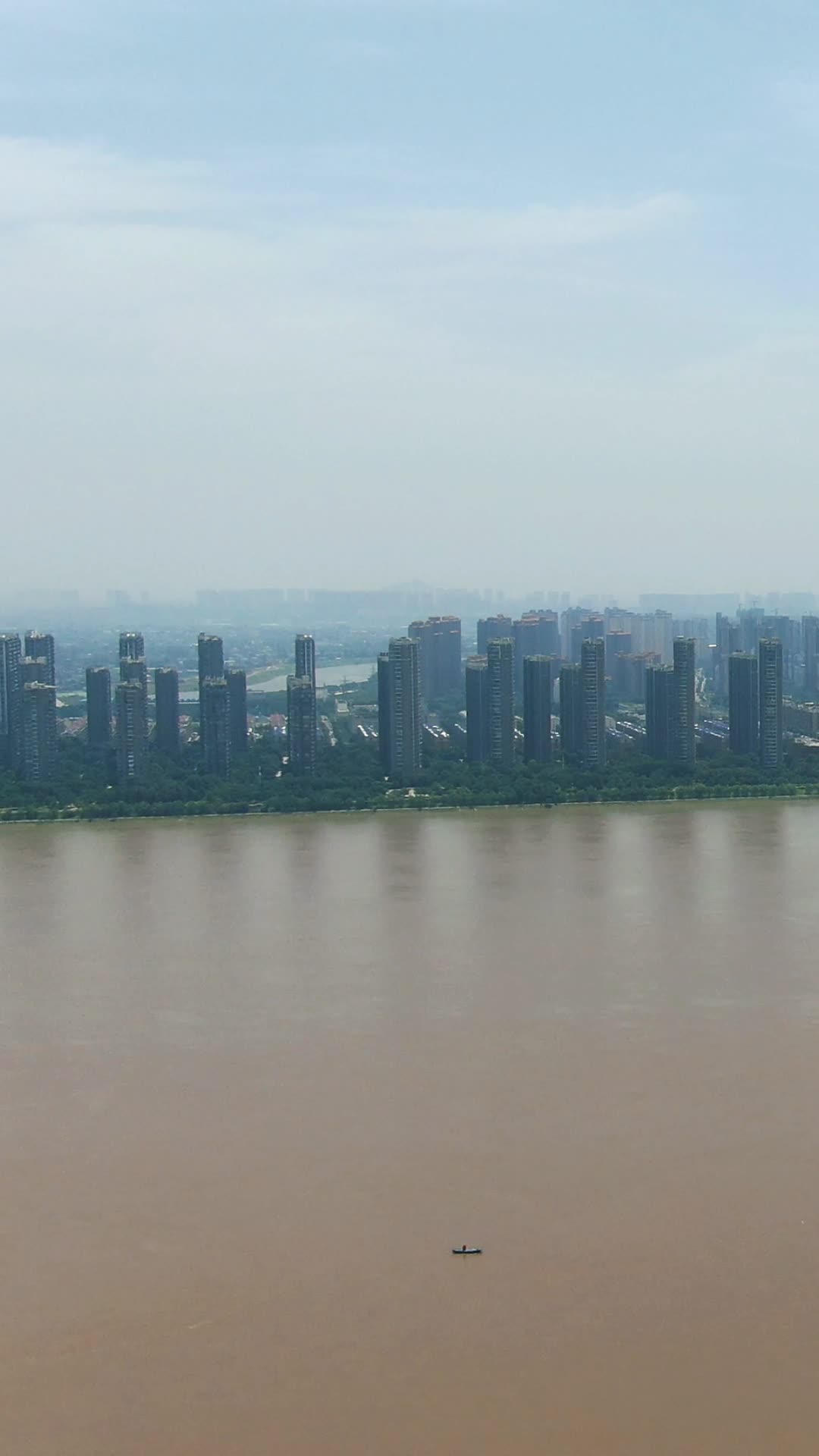 湖南长沙城市清楚迷雾竖屏视频的预览图