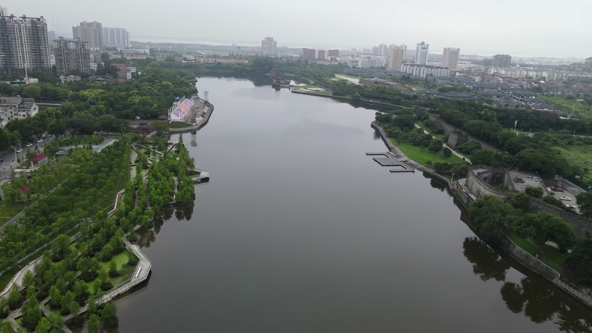 荆州海洋世界夏日航拍视频的预览图