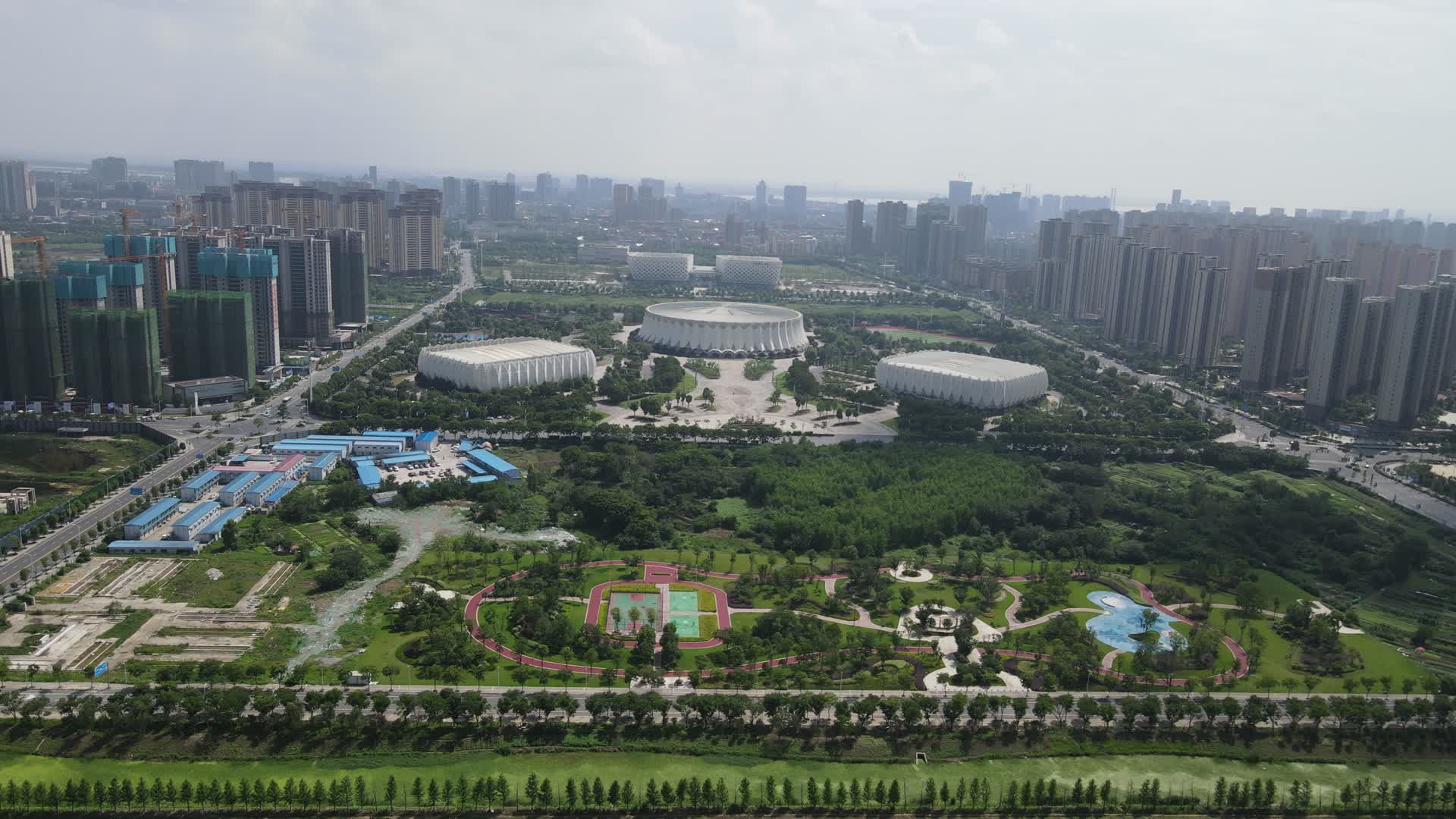 航拍湖北荆州体育公园视频的预览图