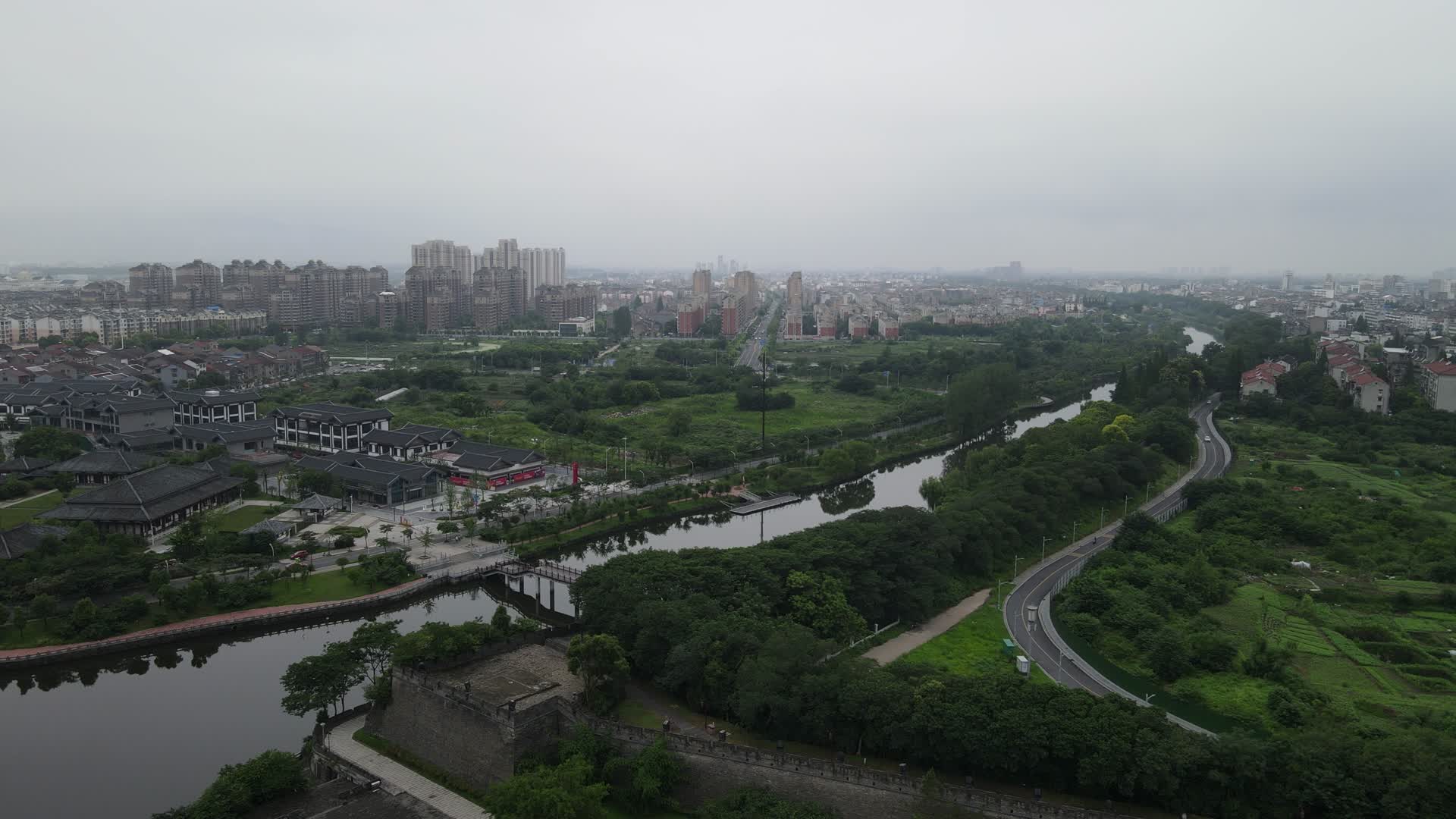 航拍湖北荆州关公义园视频的预览图