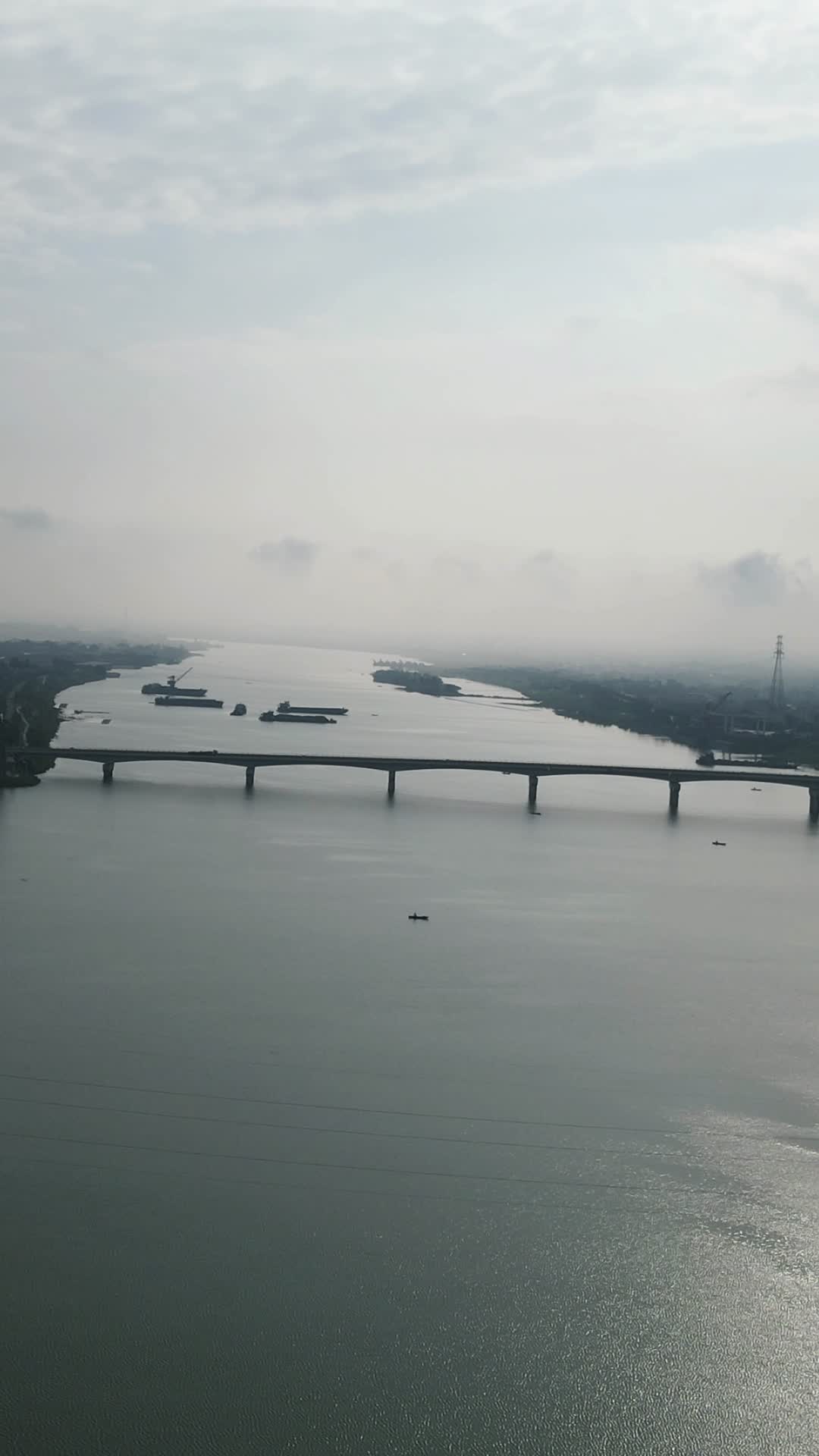 航拍湖南益阳资江风光桥梁视频的预览图