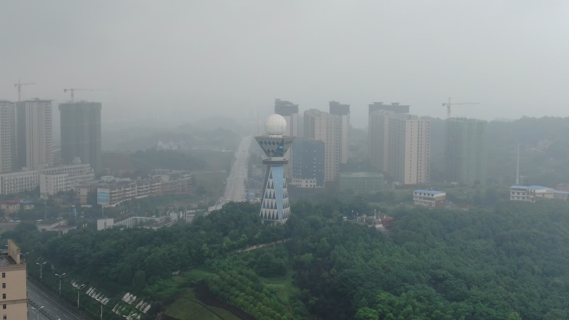 城市航拍湖南邵阳气象塔地标建筑视频的预览图