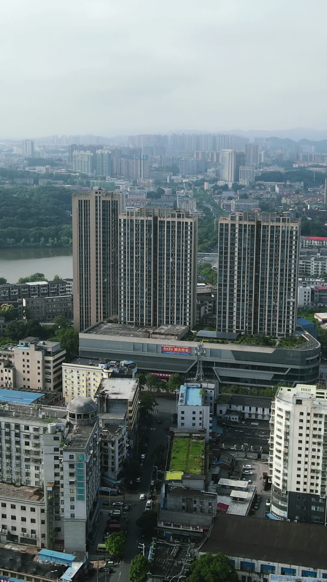 航拍湖南益阳商业大楼视频的预览图