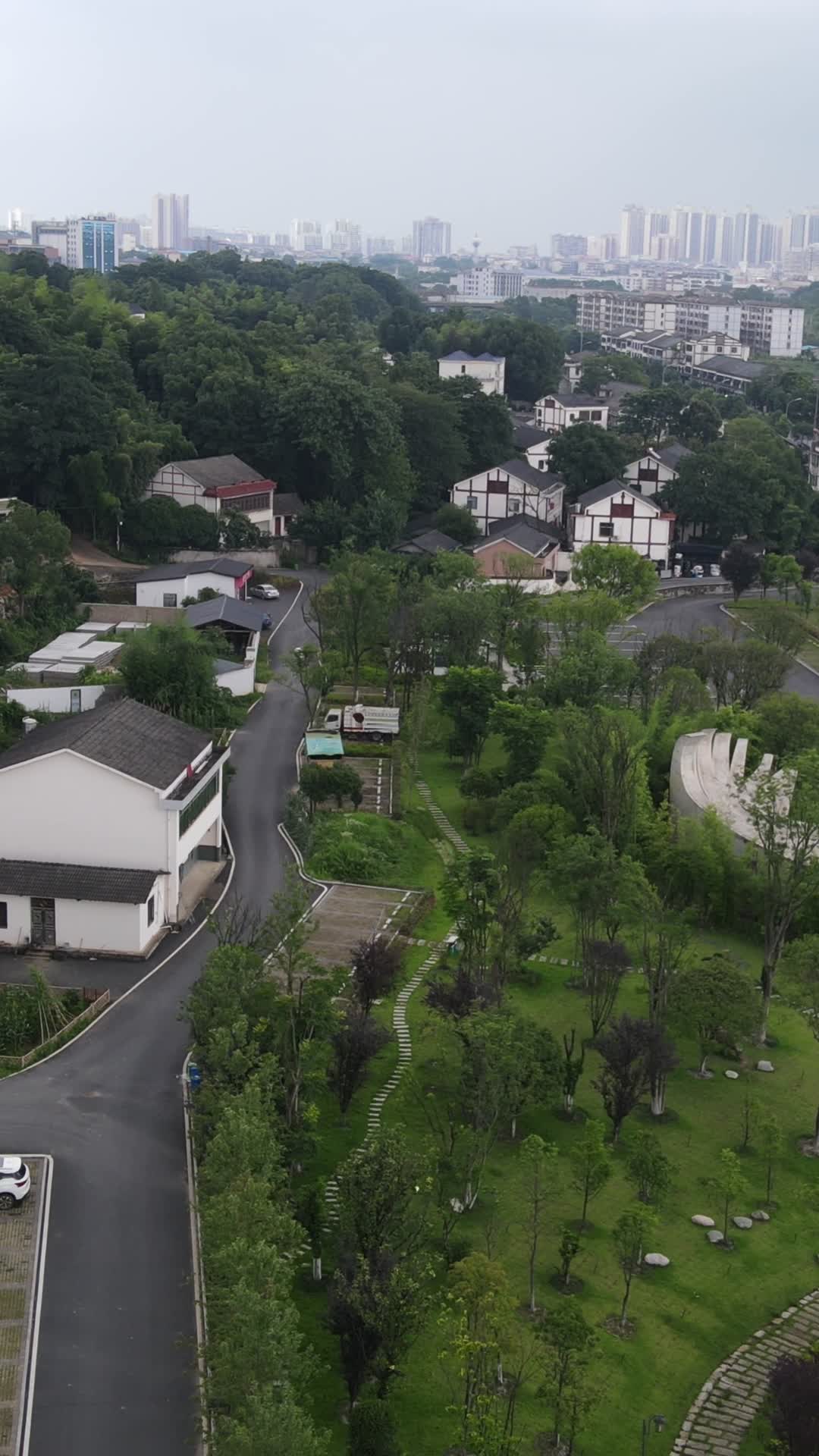 航拍湖南益阳山乡巨变第一村视频的预览图