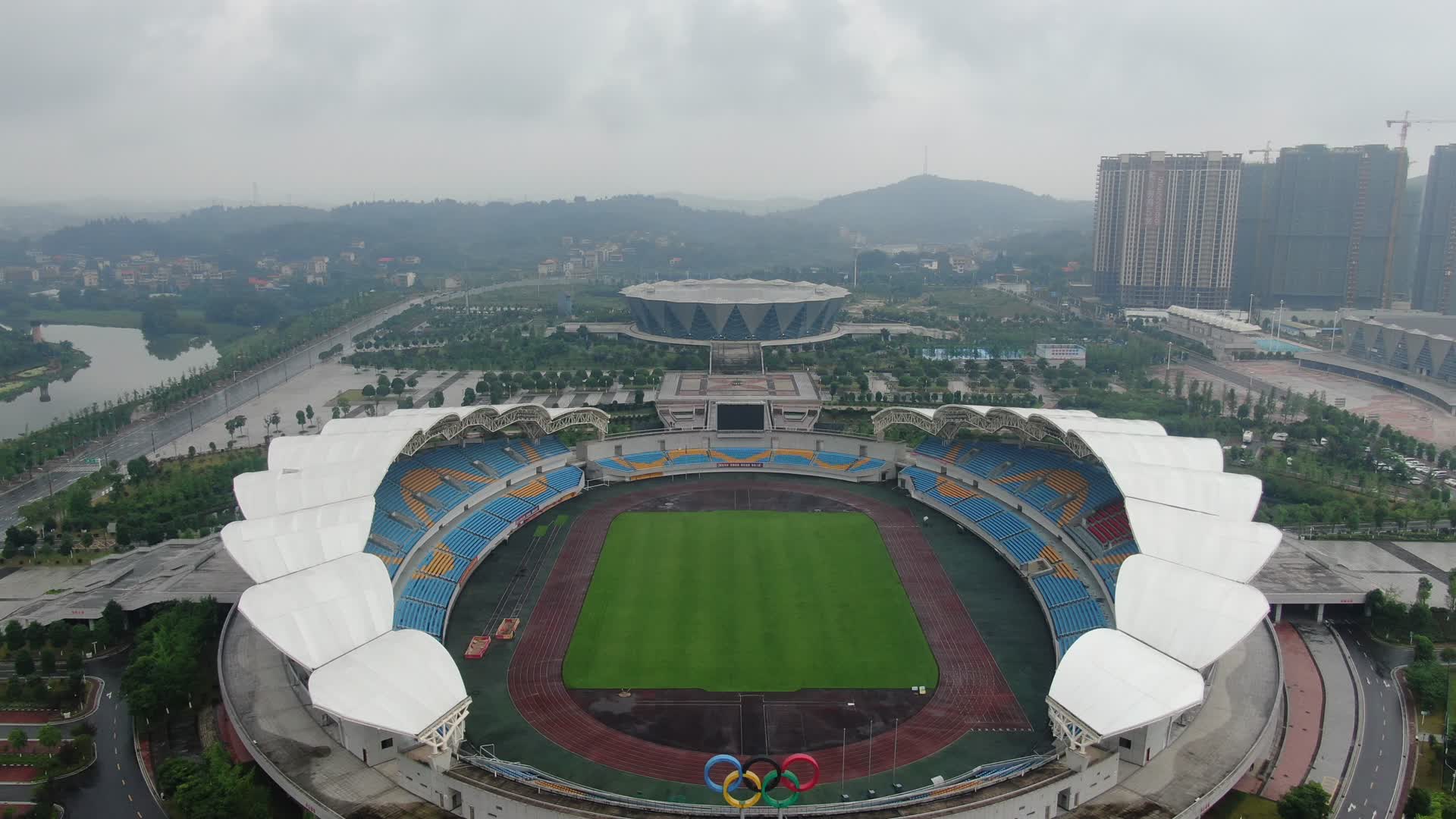 城市航拍湖南邵阳体育中心视频的预览图
