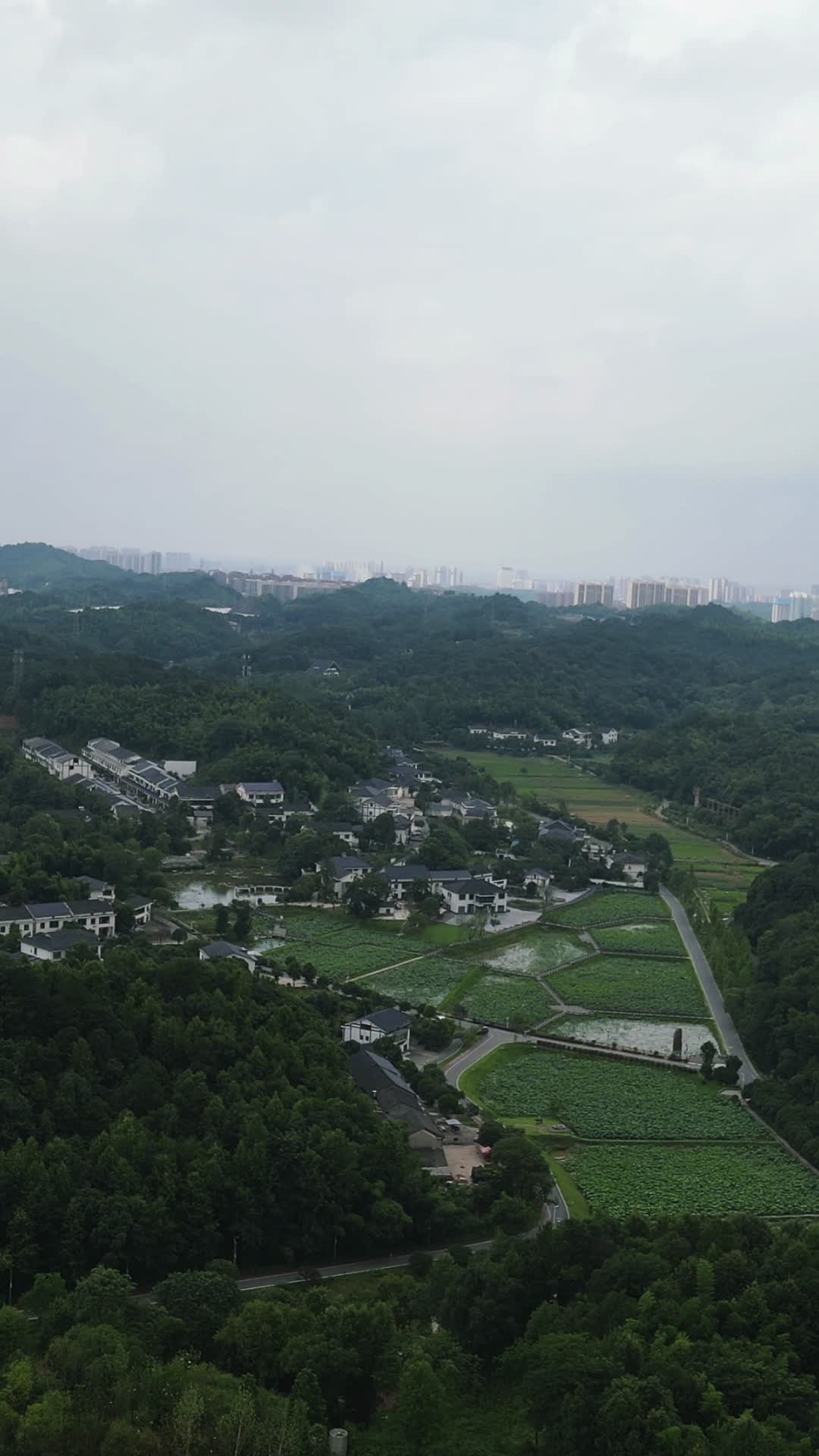 航拍湖南益阳山乡巨变第一村4A景区视频的预览图