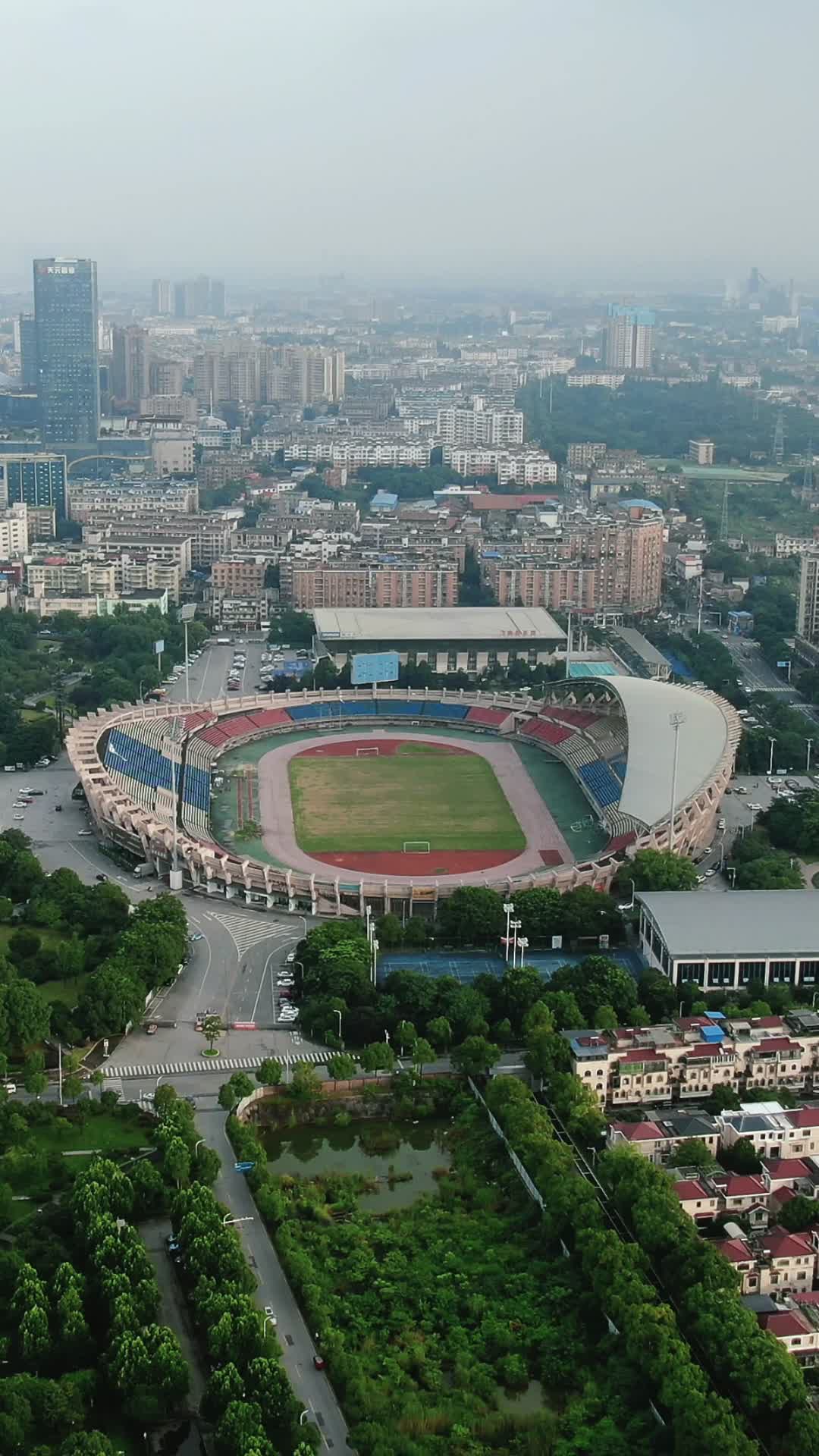 城市航拍湖南湘潭体育中心视频的预览图