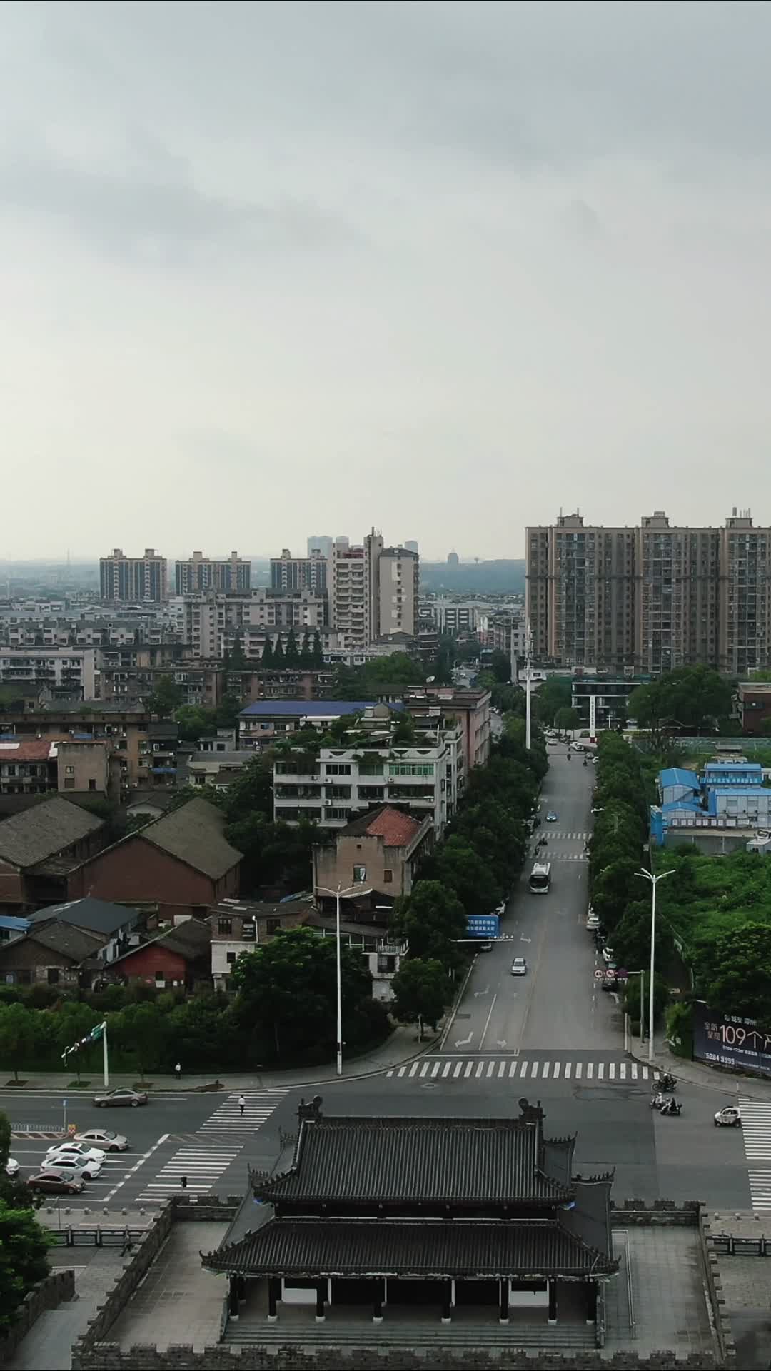 城市航拍湖南湘潭观湘门视频的预览图