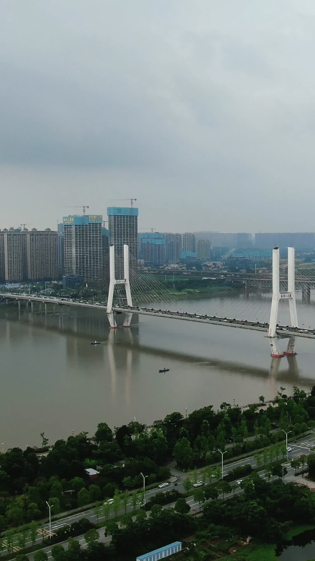 航拍湖南湘潭三大桥视频的预览图