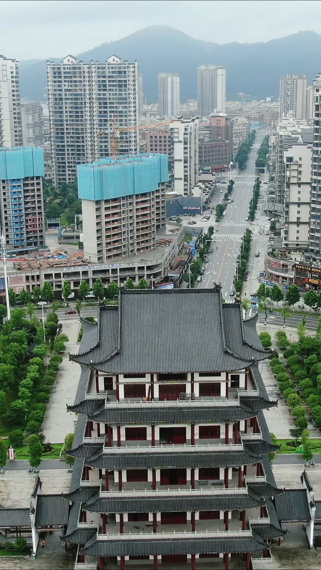 城市航拍湖南湘乡镇湘楼视频的预览图