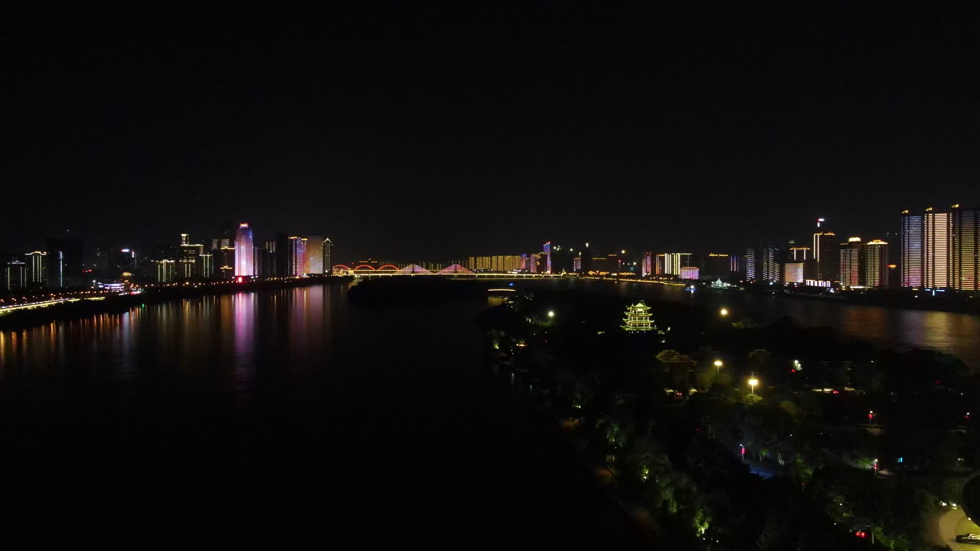城市航拍湖南长沙橘子洲夜景视频的预览图