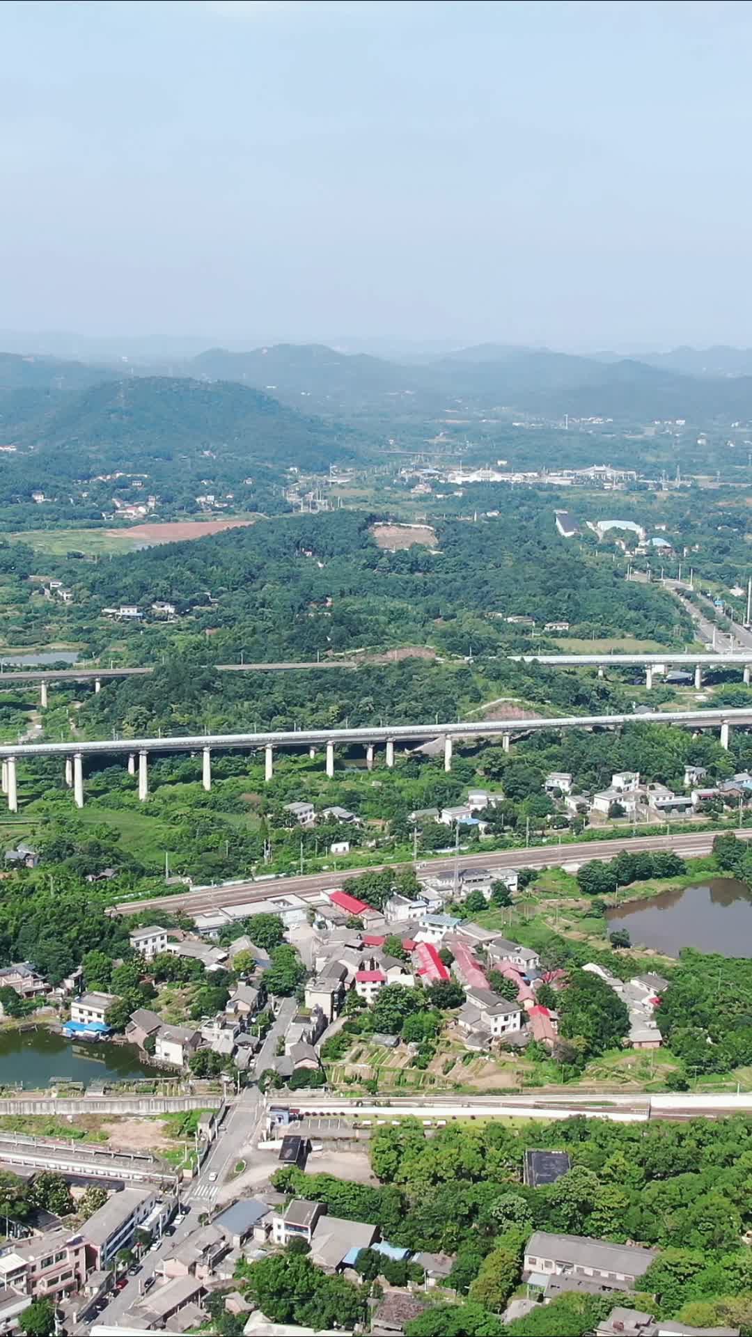 航拍乡村田野交通大道高架桥视频的预览图