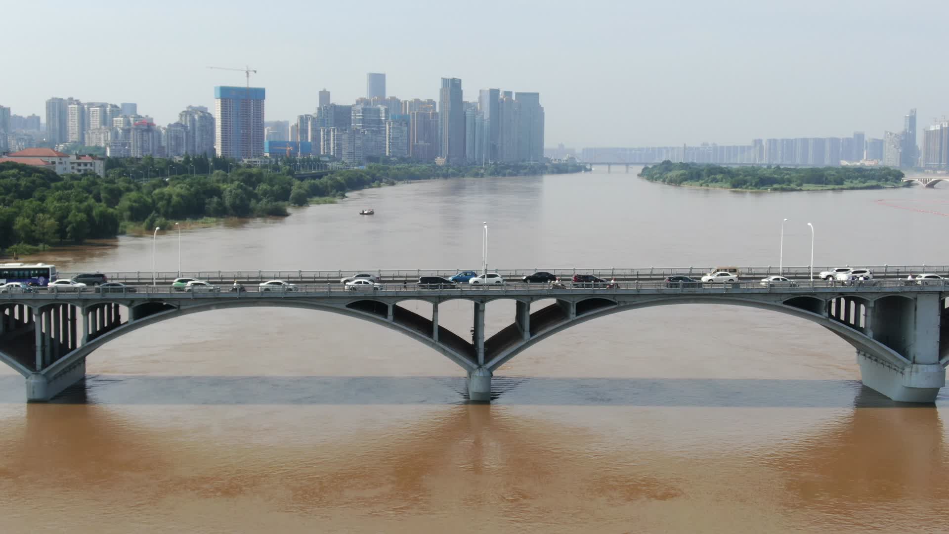 城市航拍湖南长沙湘江橘子洲大桥视频的预览图
