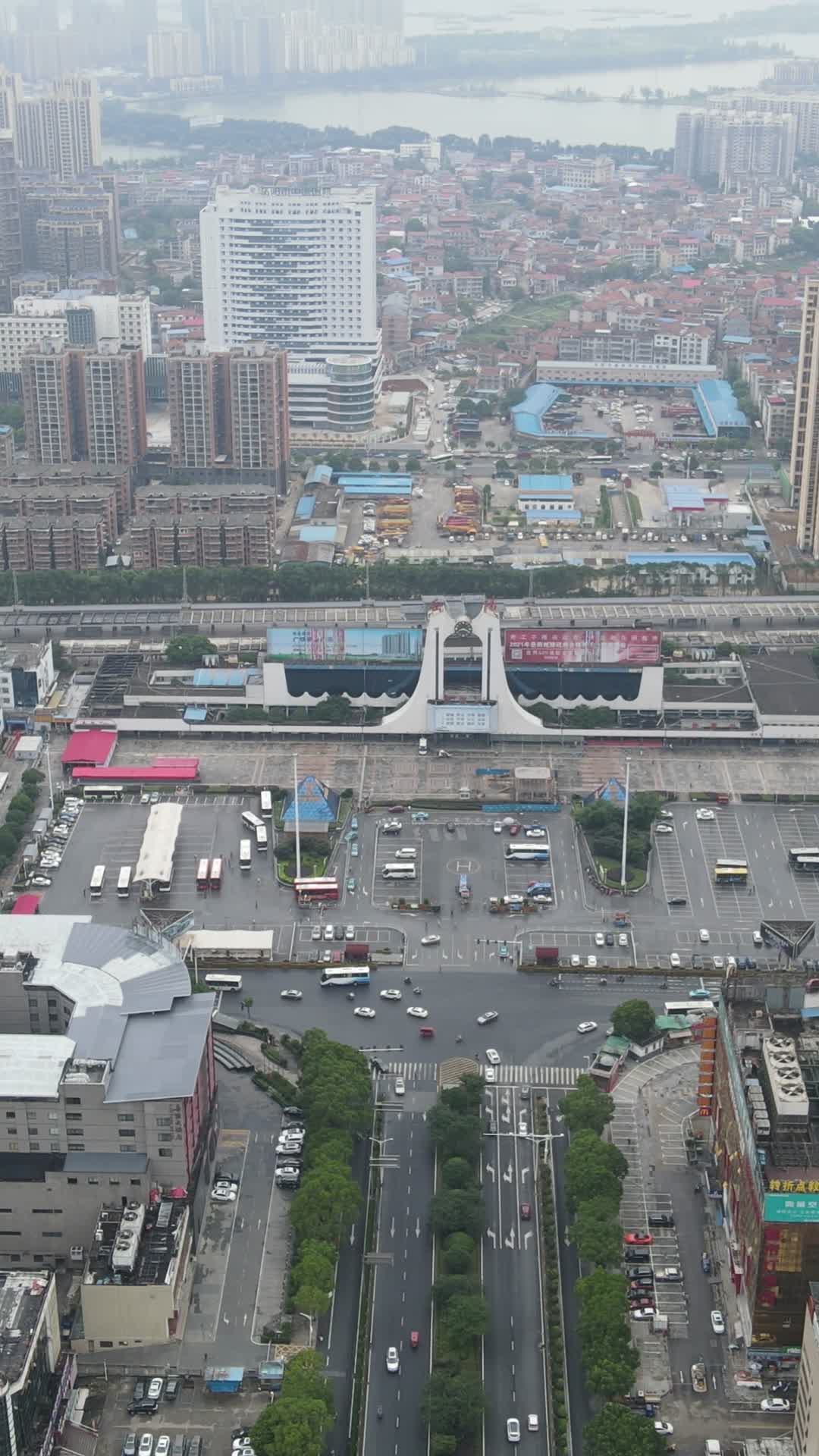 航拍湖南岳阳火车站视频的预览图