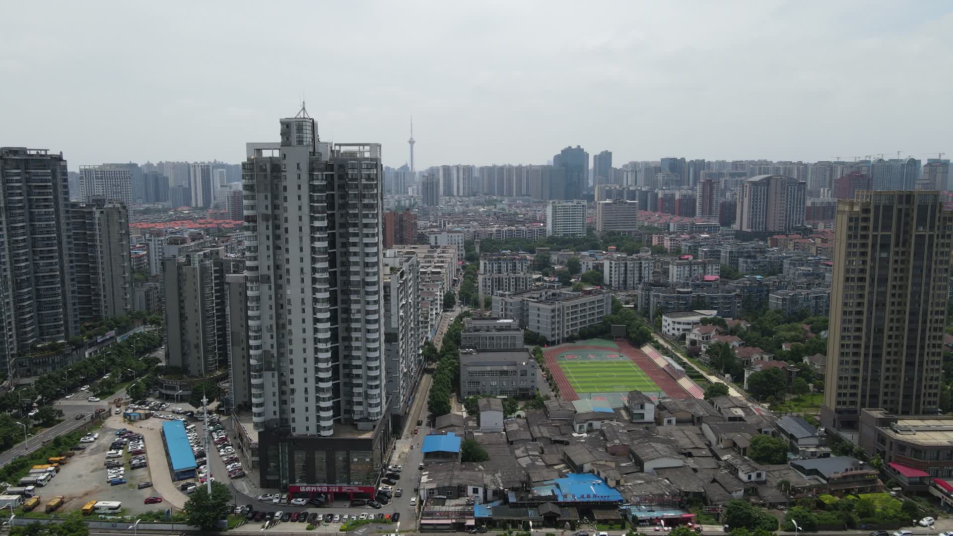城市航拍湖南株洲城市风光天际线视频的预览图