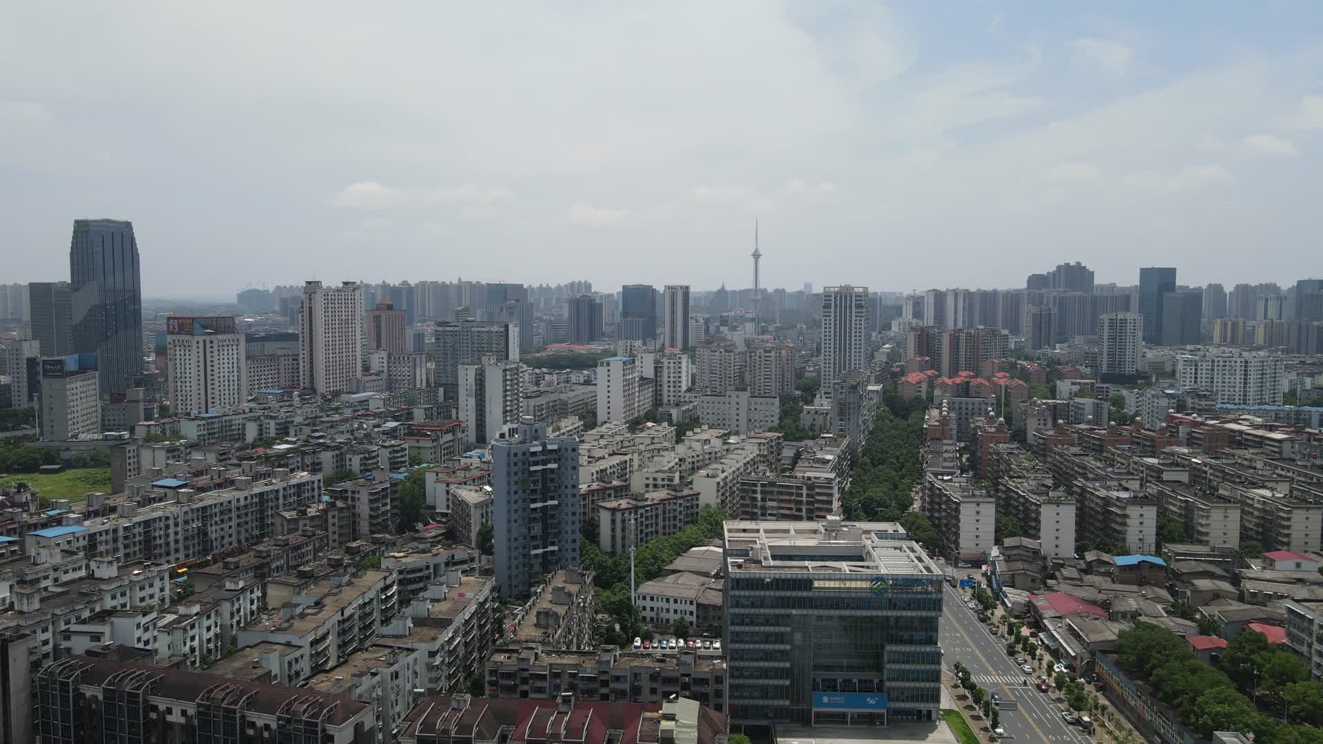 城市航拍湖南株洲城市风光天际线视频的预览图