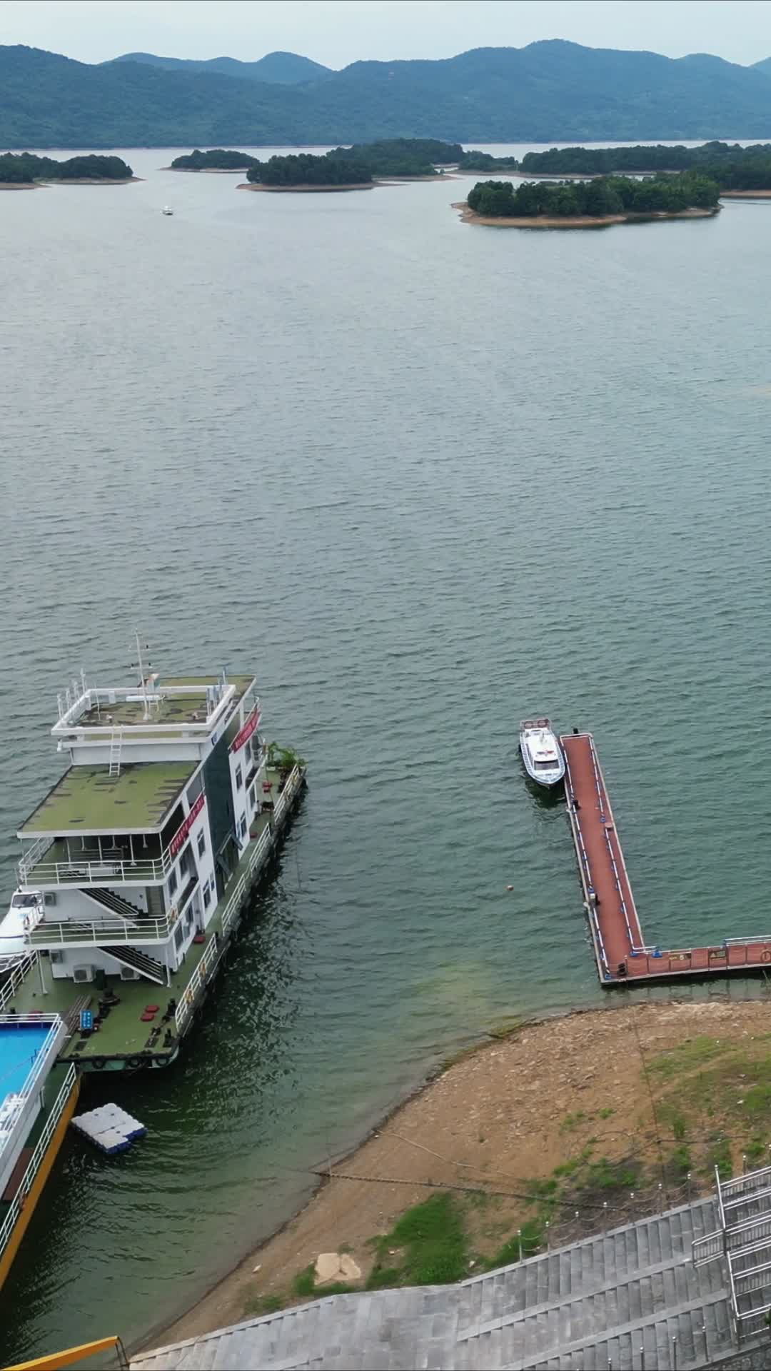 旅游景区湖北荆州洈水景区水库大坝视频的预览图