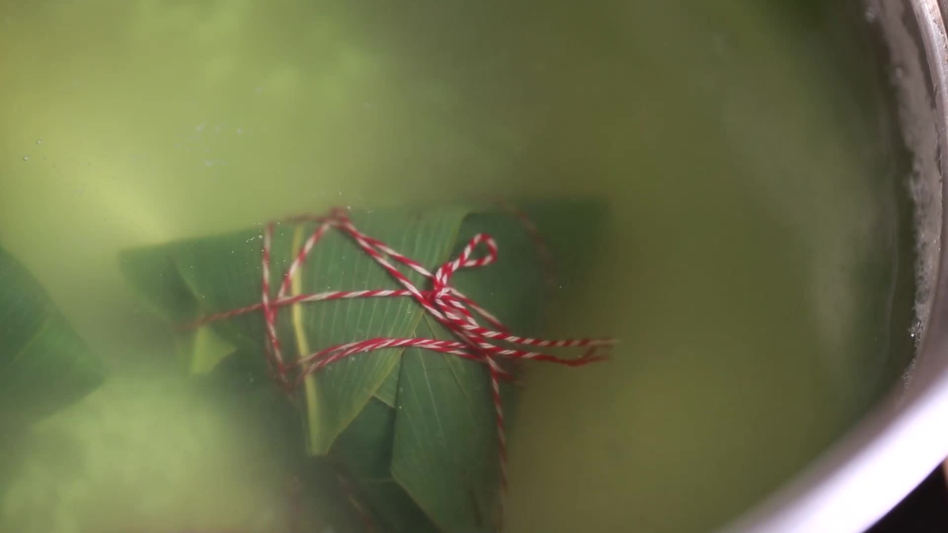 镜头合集沸水煮粽子视频的预览图