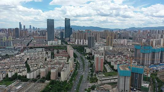 4K航拍昆明北京路城市风光视频的预览图