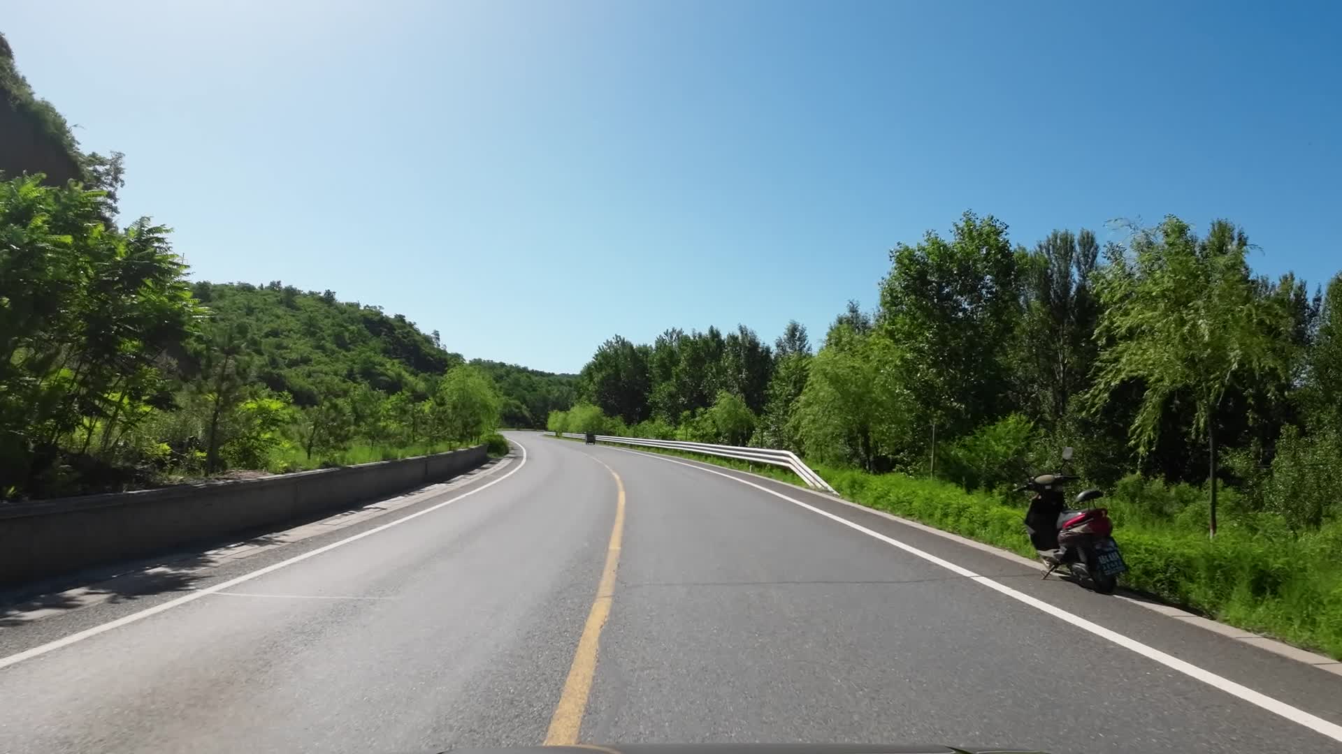 开车沿途风景第一视角视频的预览图