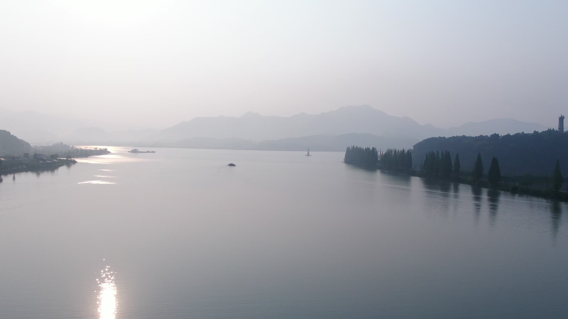 浙江富春江和白塔航拍视频的预览图