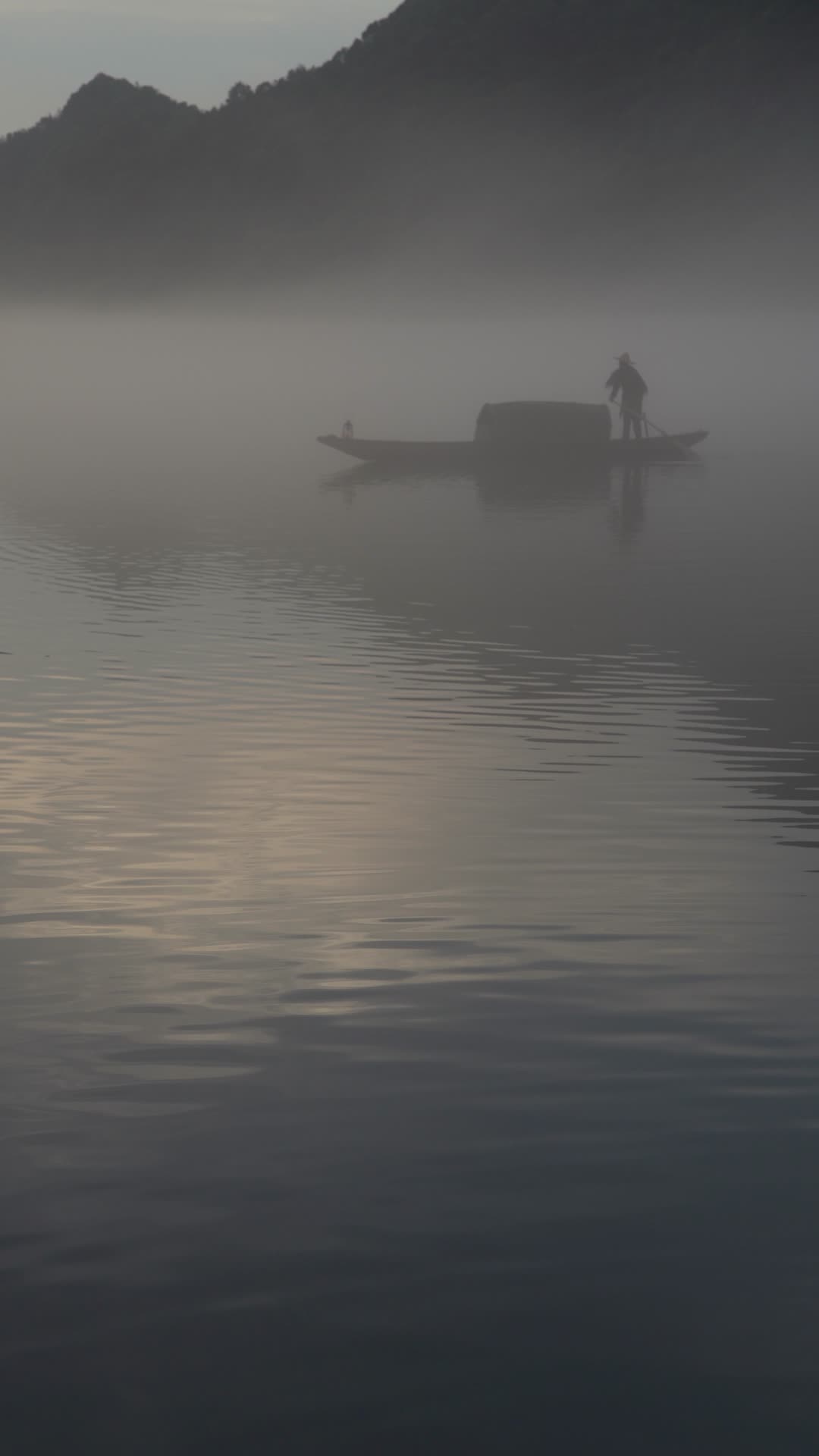 下涯镇古风山水划船古装水墨古人禅意视频的预览图