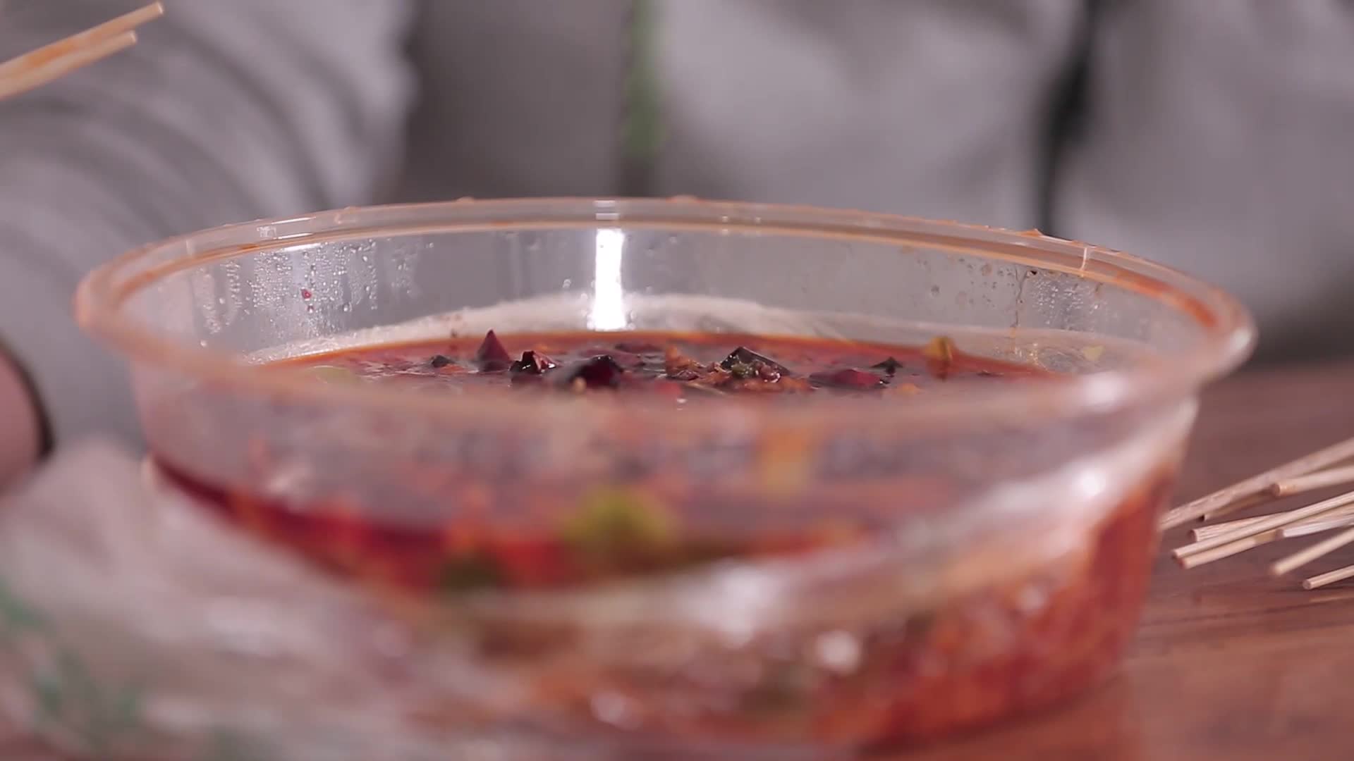 镜头合集垃圾食品一次性餐盒炸串视频的预览图