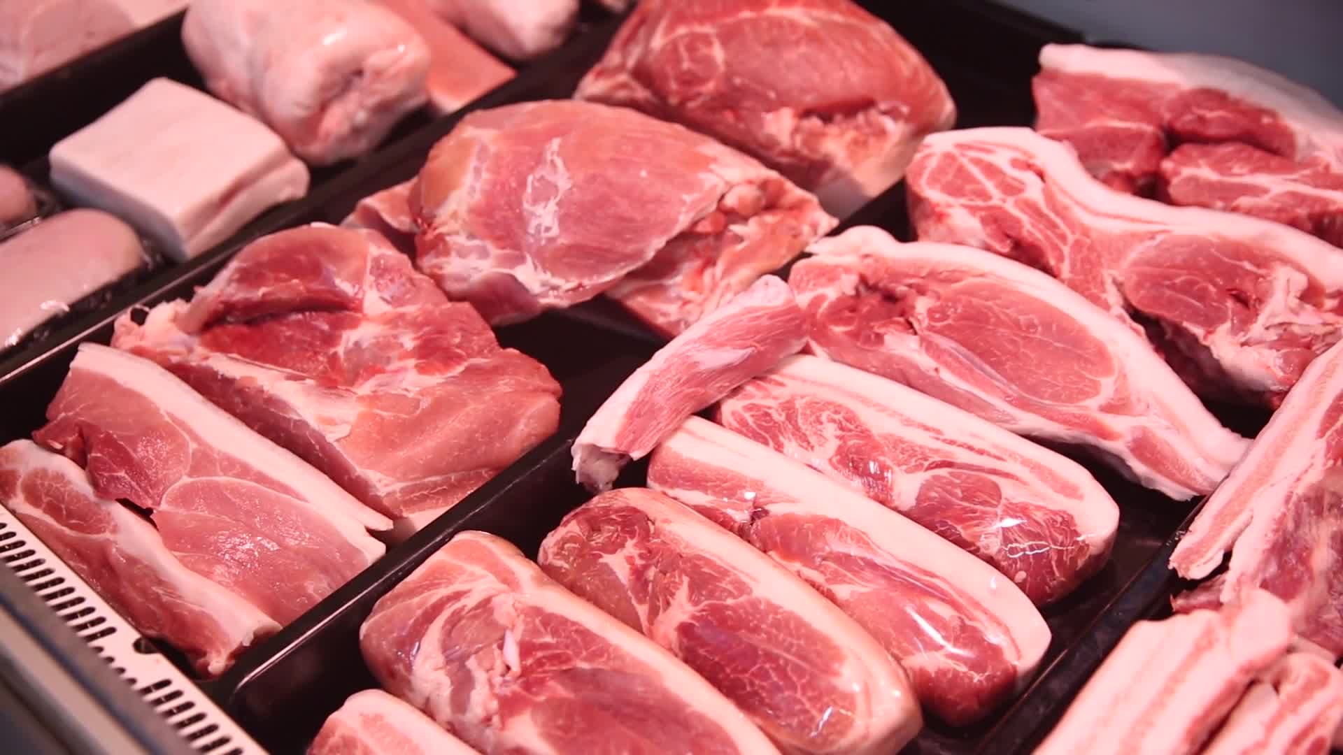 镜头合集超市买猪肉视频的预览图