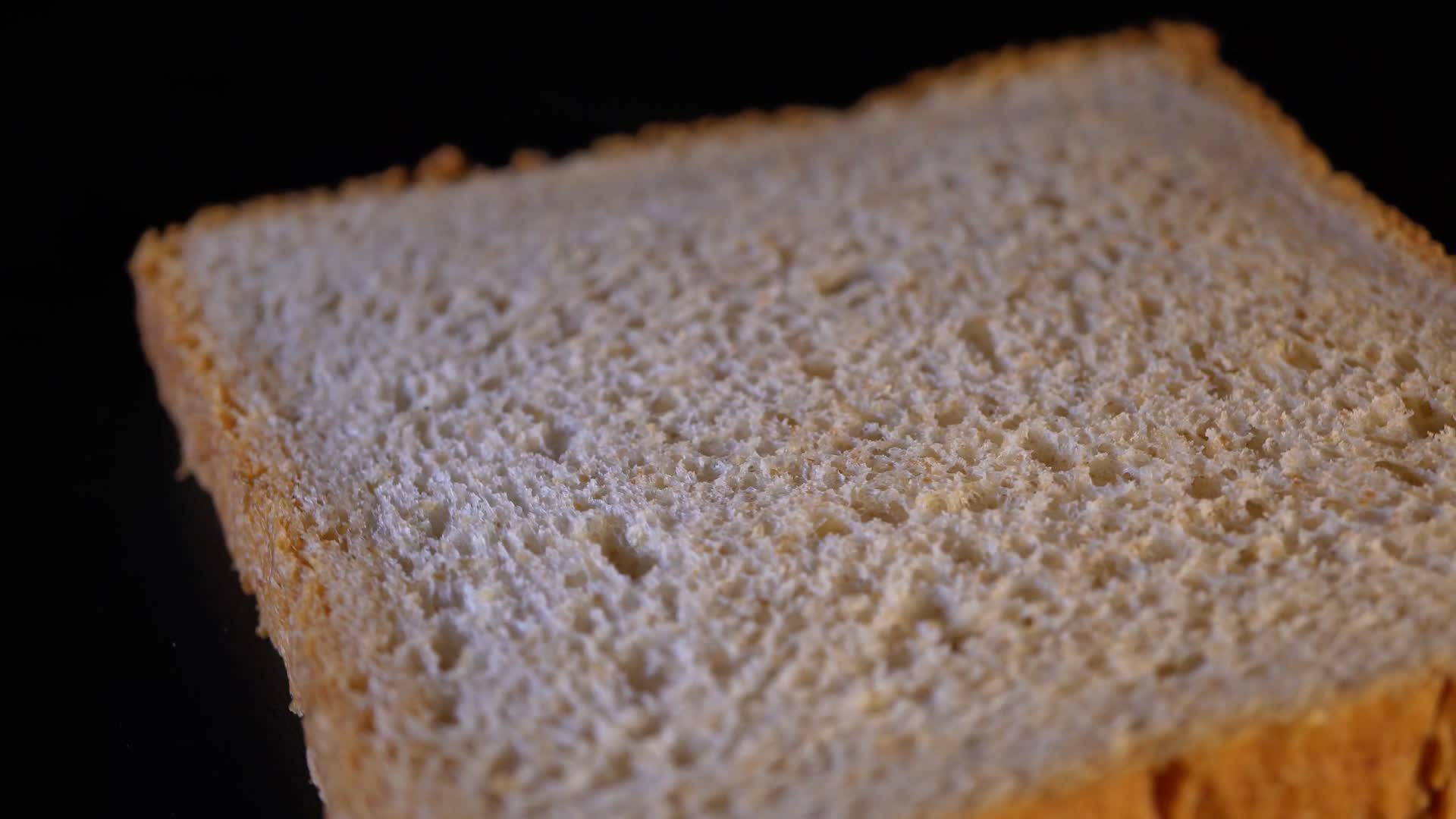 镜头合集全麦吐司切片面包蜂窝视频的预览图