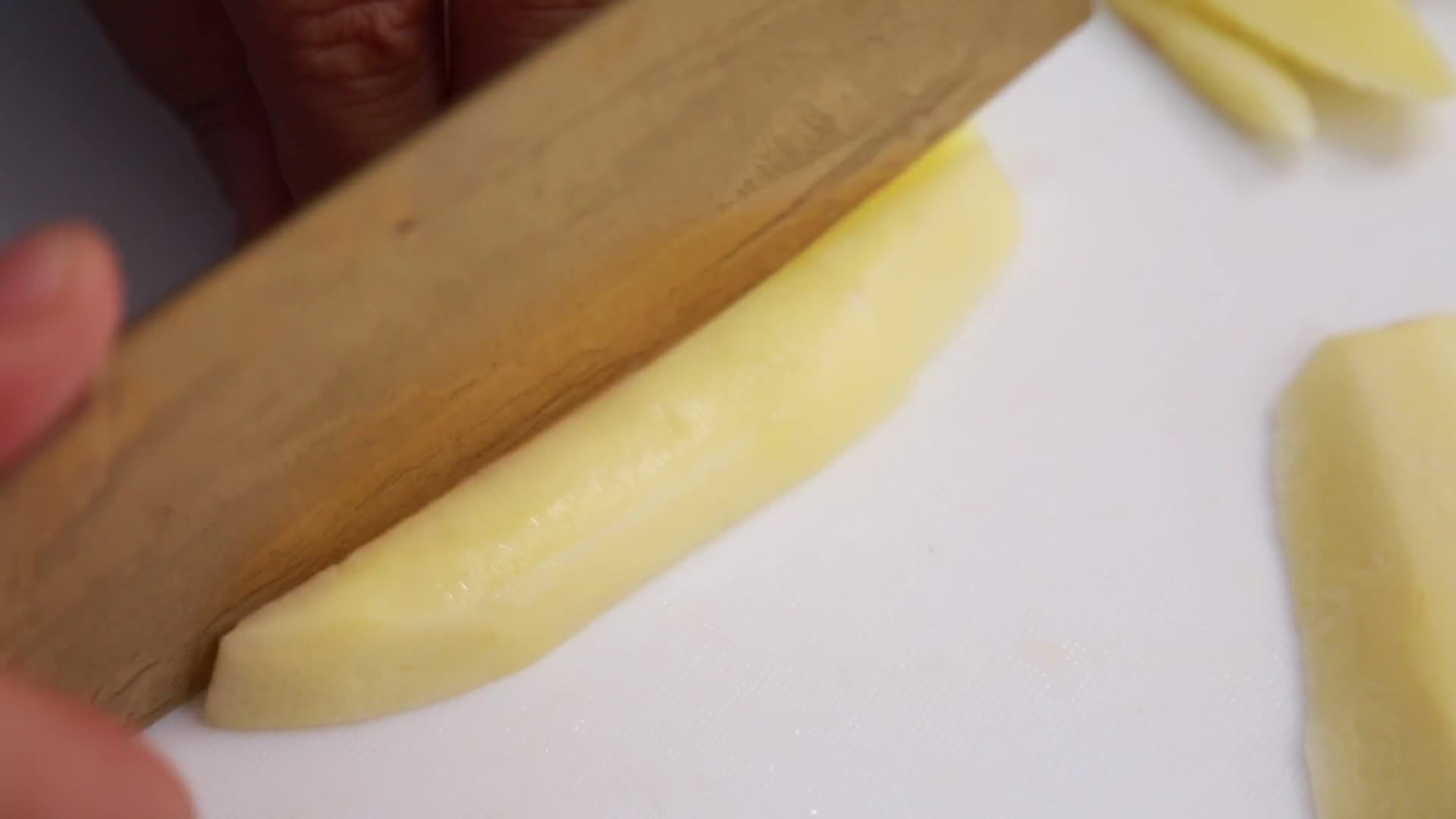 镜头合集切土豆丁土豆块视频的预览图