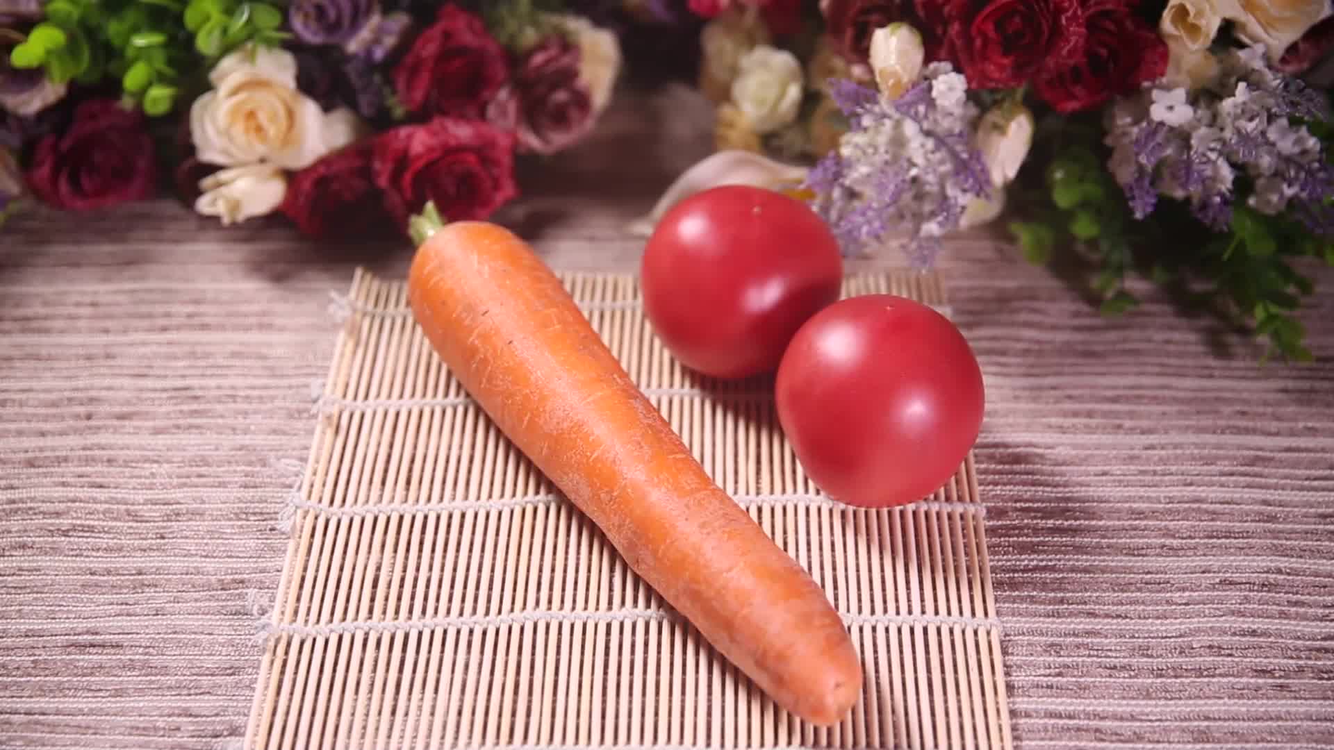 镜头合集切西红柿块视频的预览图