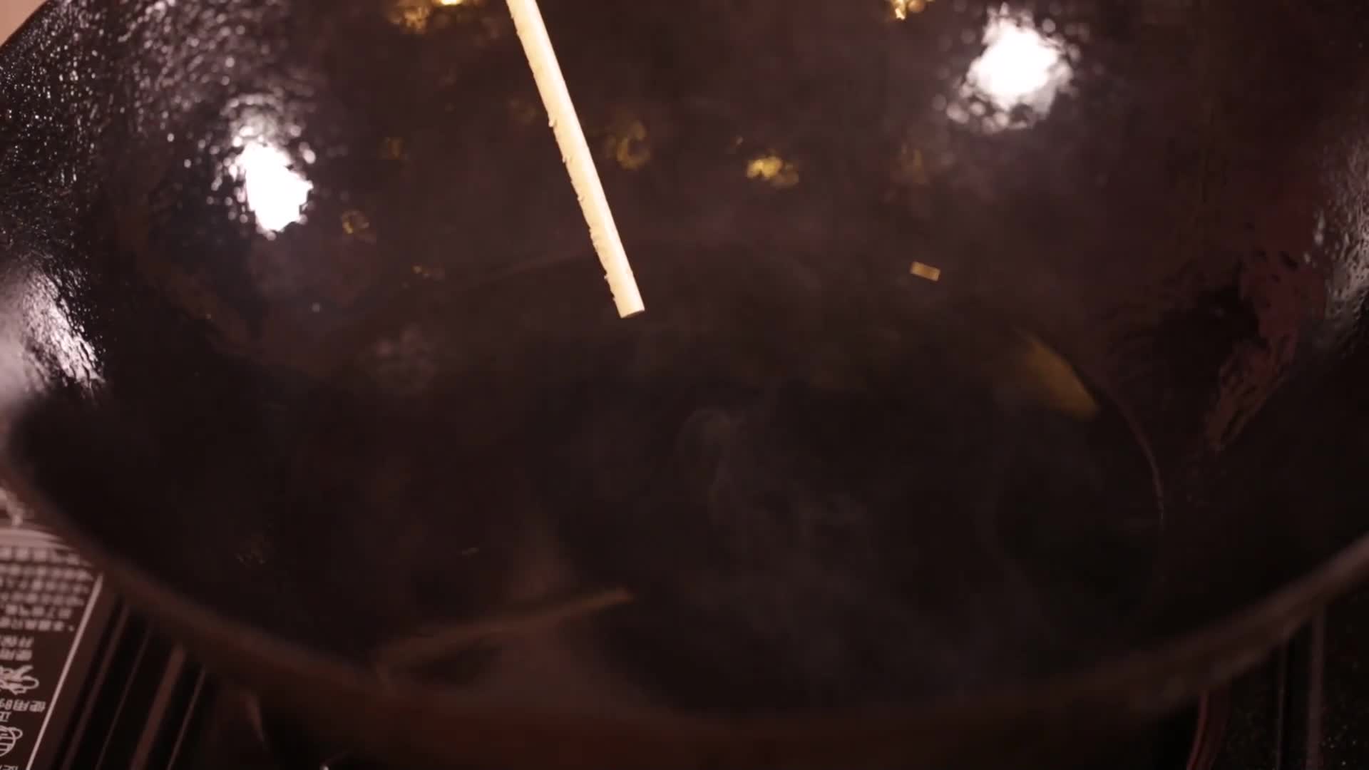 镜头合集小黄鱼粘干淀粉干炸小黄鱼视频的预览图