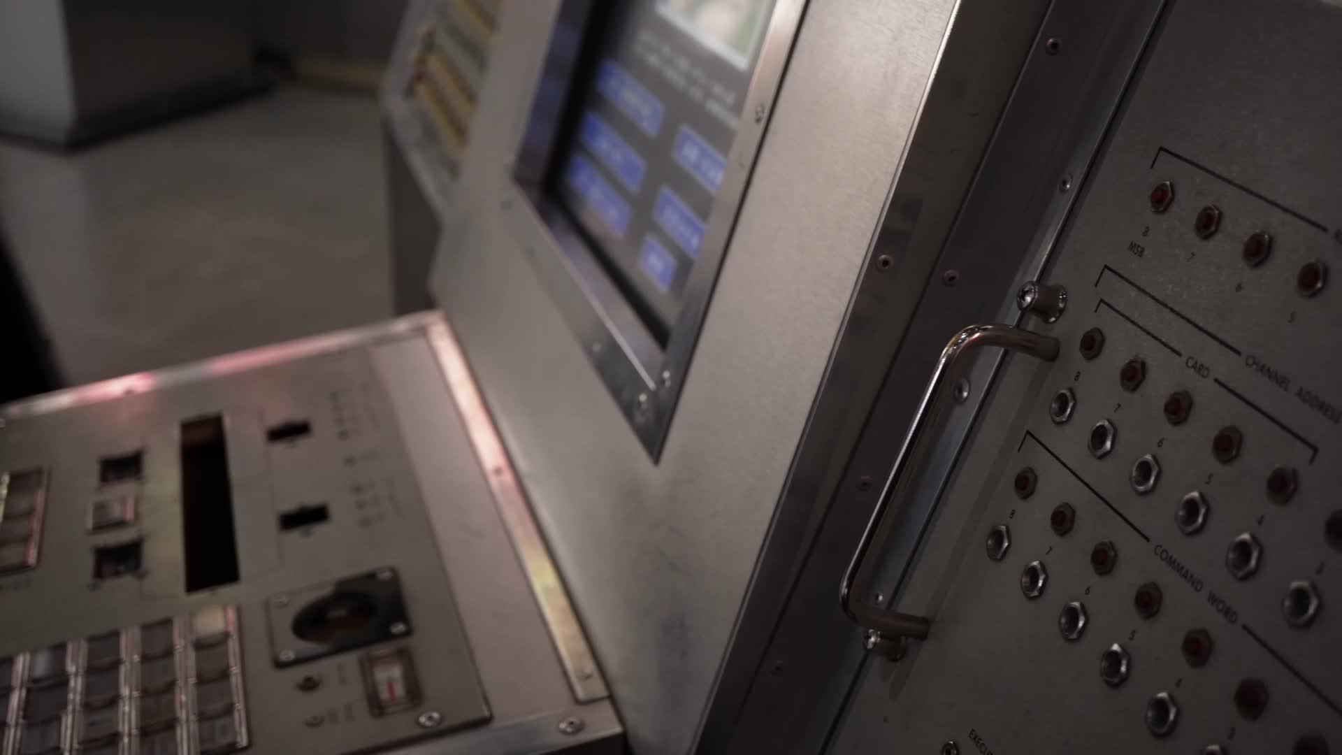 八十年代复古电话接线机器机械仪表视频的预览图