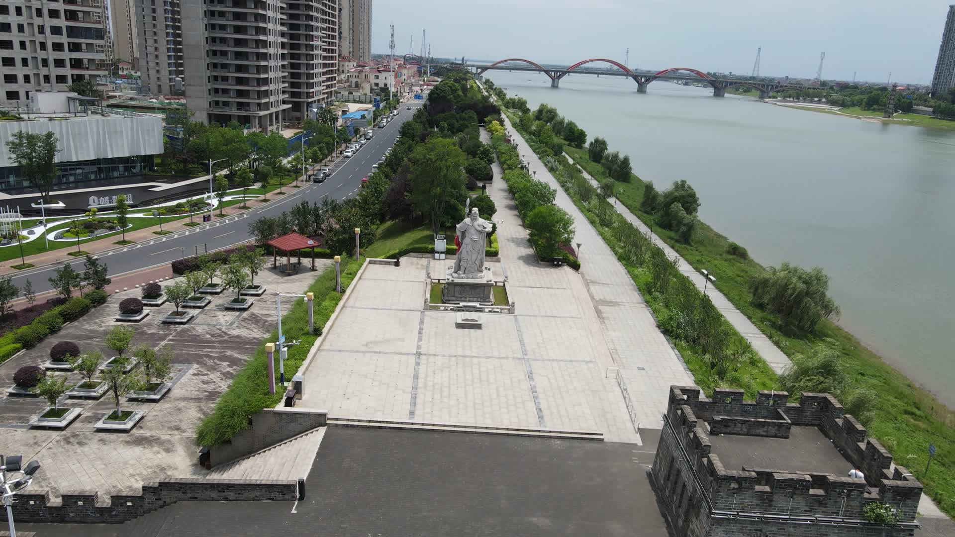 城市航拍益阳名人广场关公雕像视频的预览图