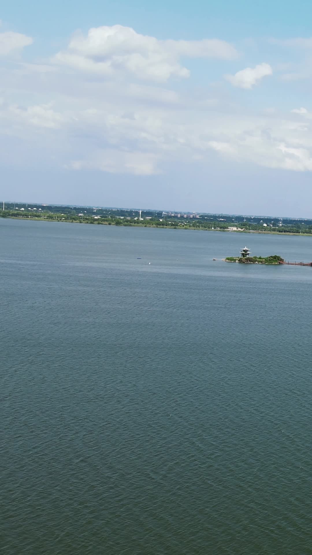 旅游景区湖南常德柳叶湖风光竖屏航拍视频的预览图
